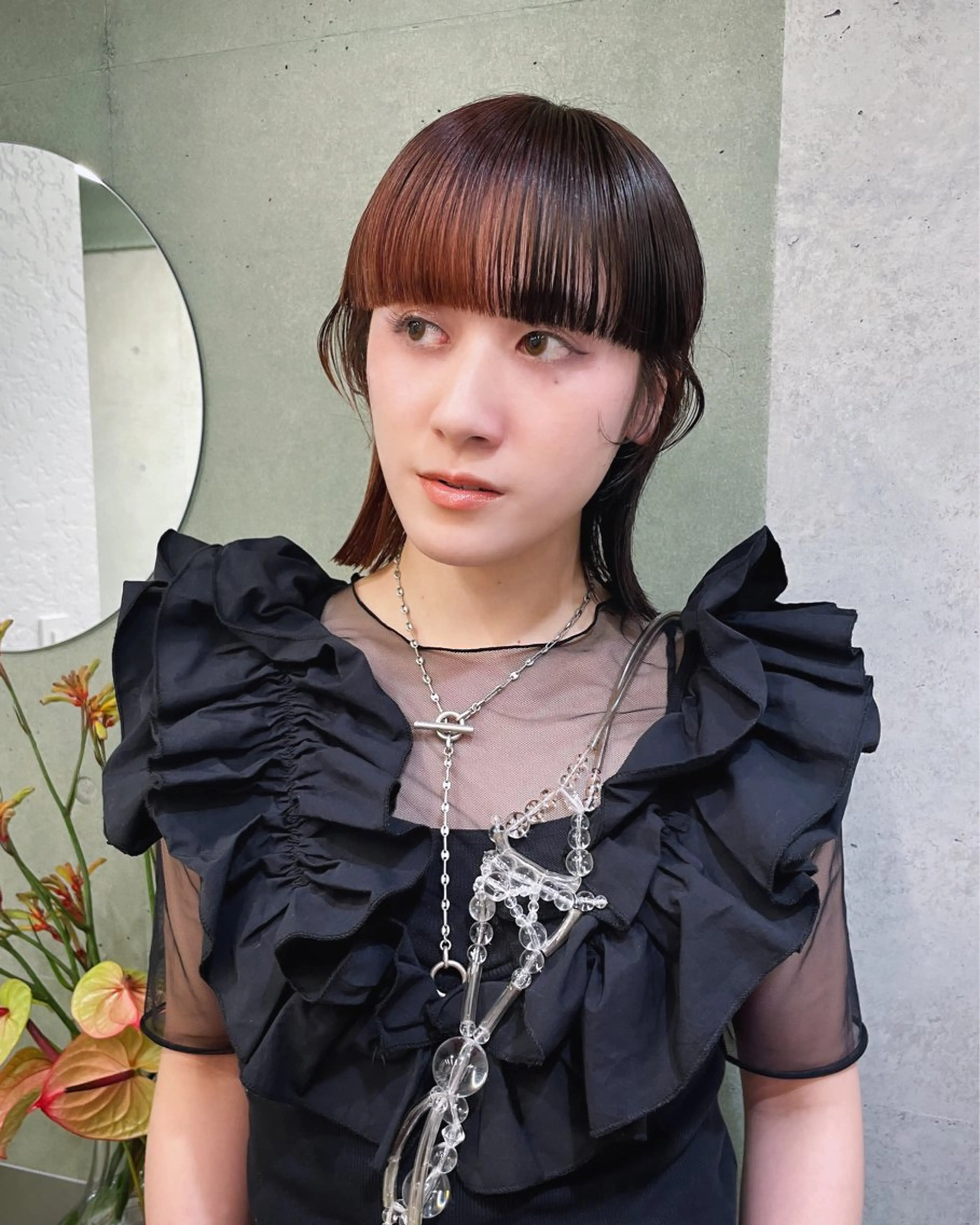 ミディアム カット ヘアカラー トリートメント azu ブリーチダブルカラーのヘアスタイル