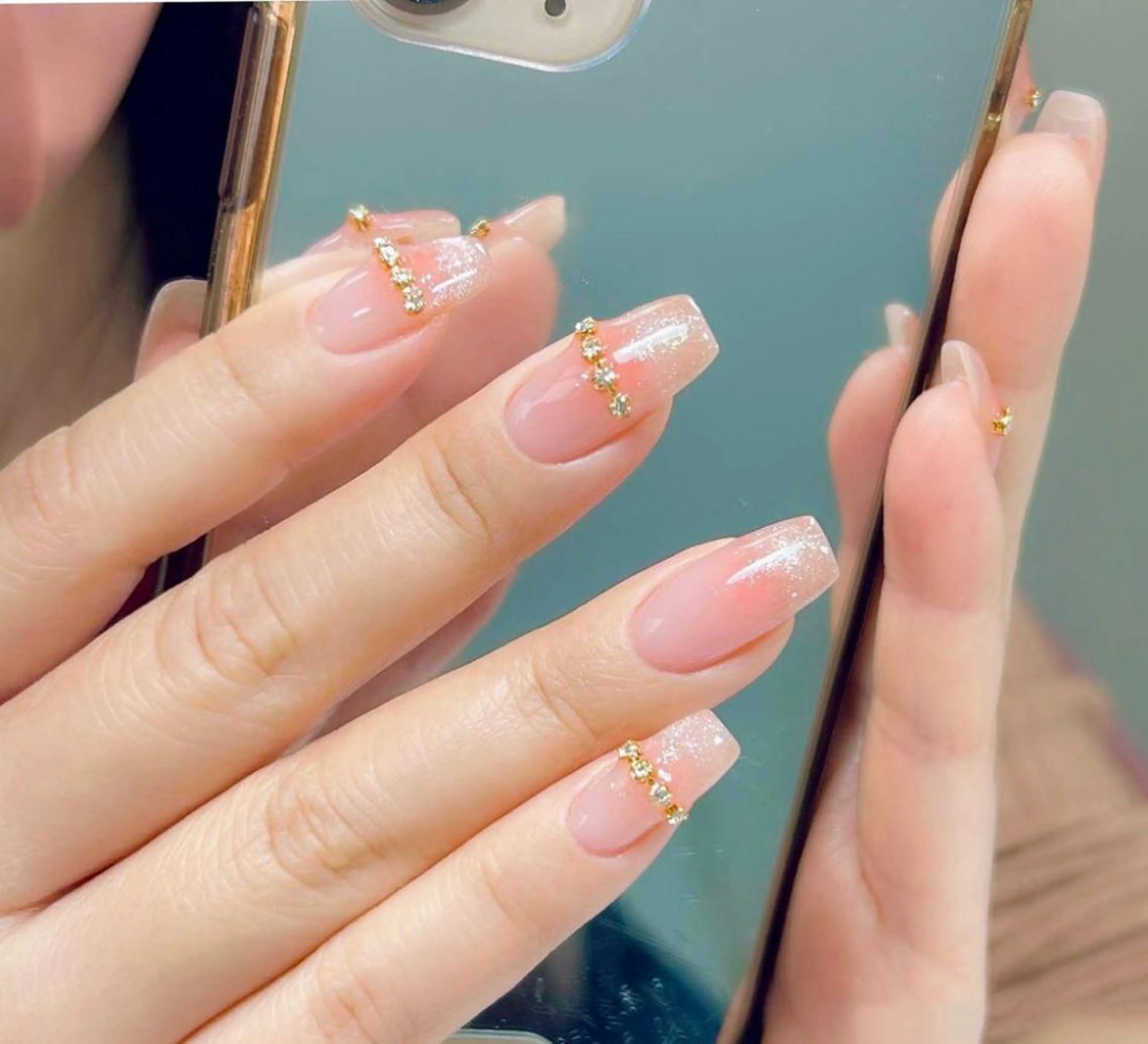 ネイル ハンドネイル AngelChris ビューティーサロンのネイルデザイン