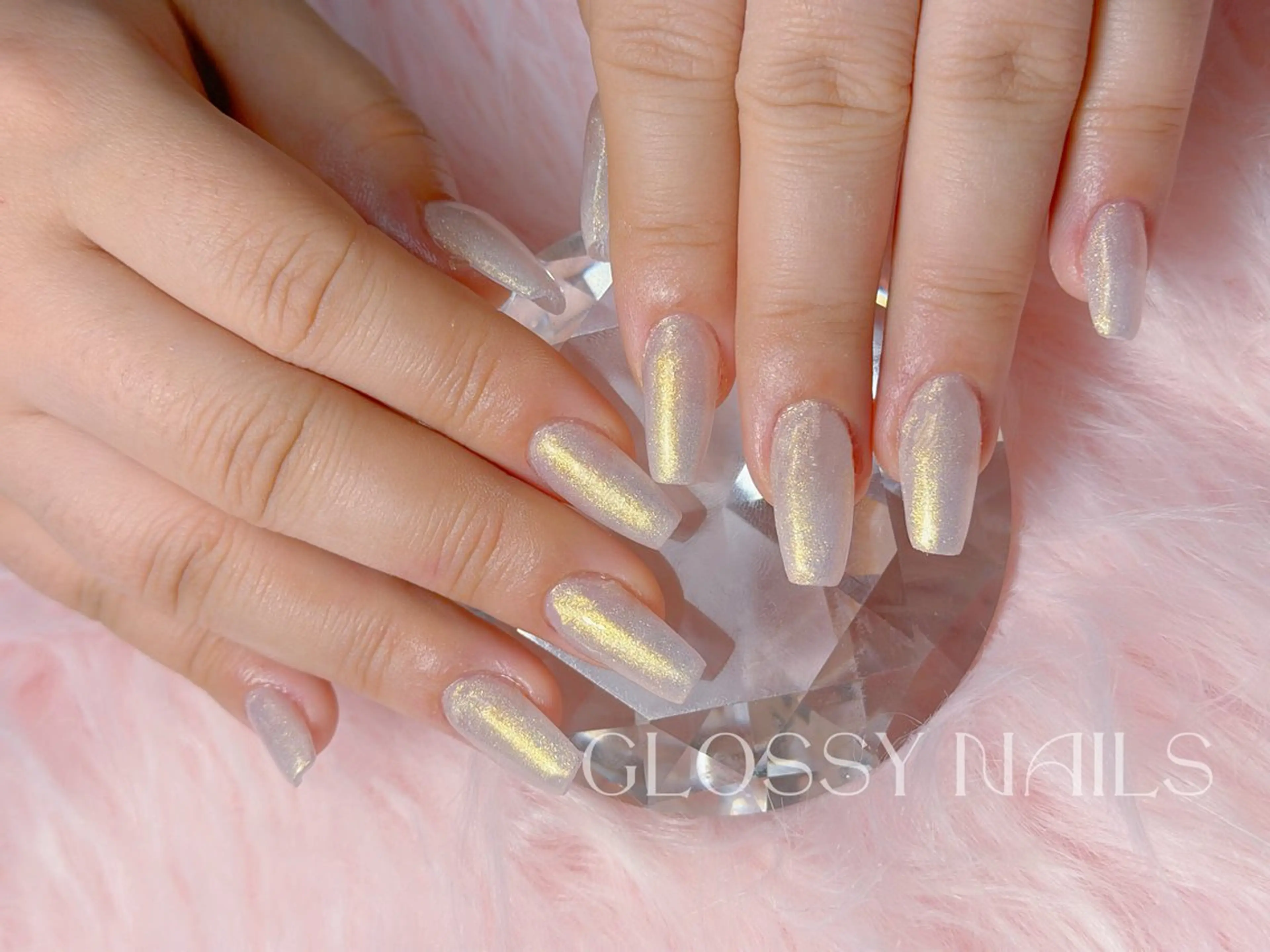ネイル 長さ出し フレンチネイル ジェルネイル マグネットネイル 持ち込み ハンドネイル glossy nails所属・Glossy -miyoのネイルデザイン