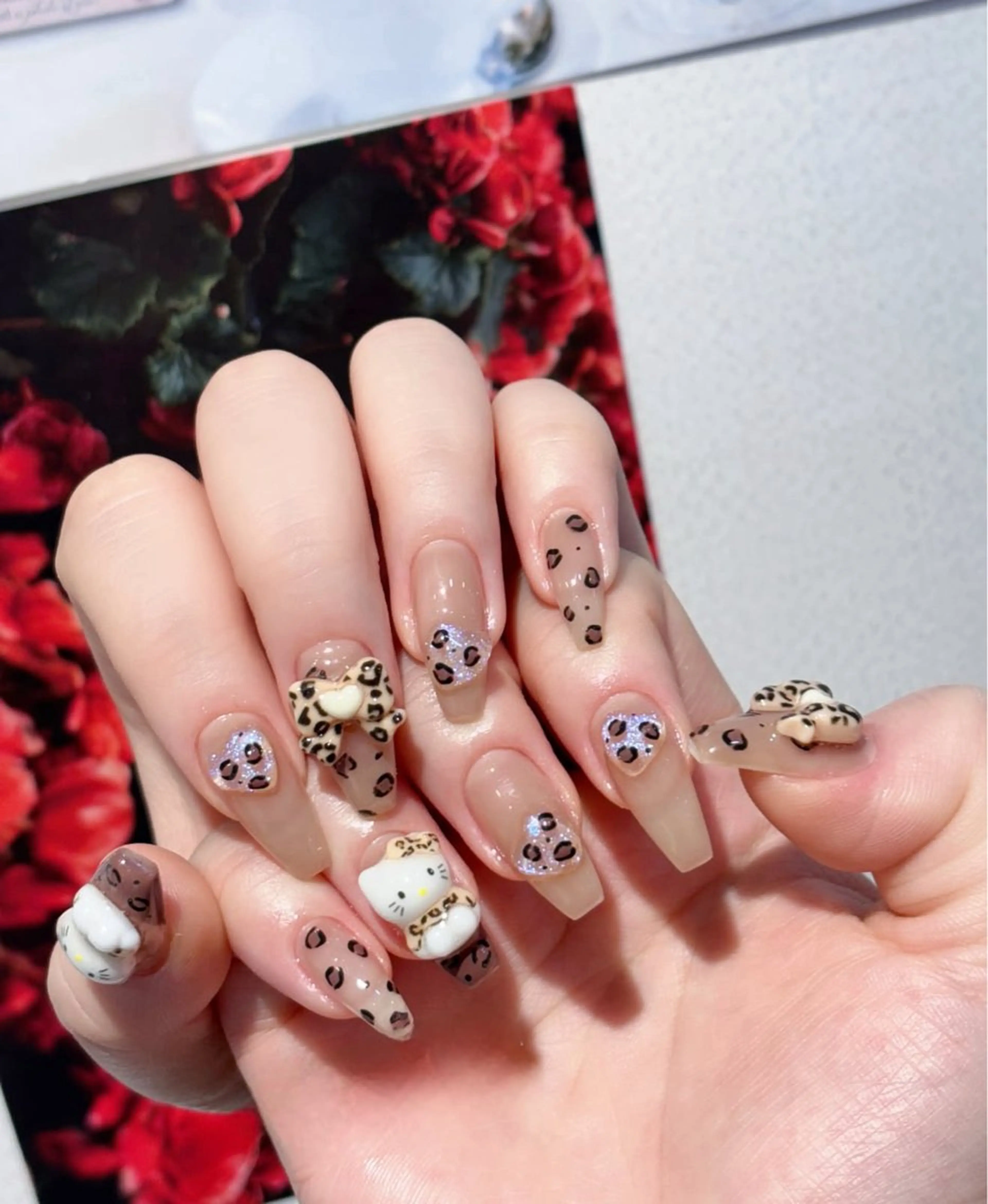 ネイル キラキラネイル マグネットネイル ミラーネイル ニュアンスネイル ワンホンネイル ハンドネイル Lyna 池袋のネイルデザイン