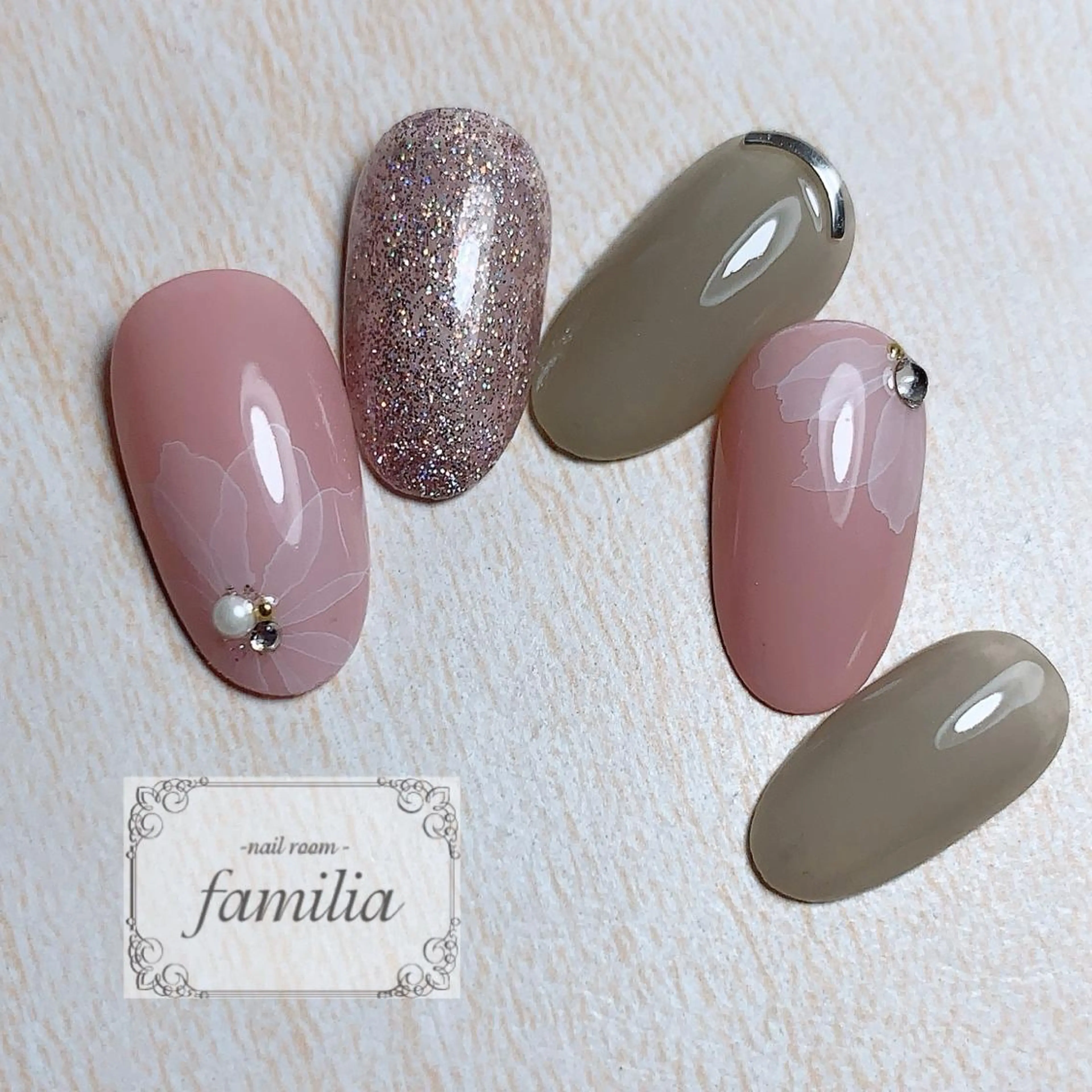 ネイル フラワーネイル ハンドネイル -nailroom- familiaのネイルデザイン