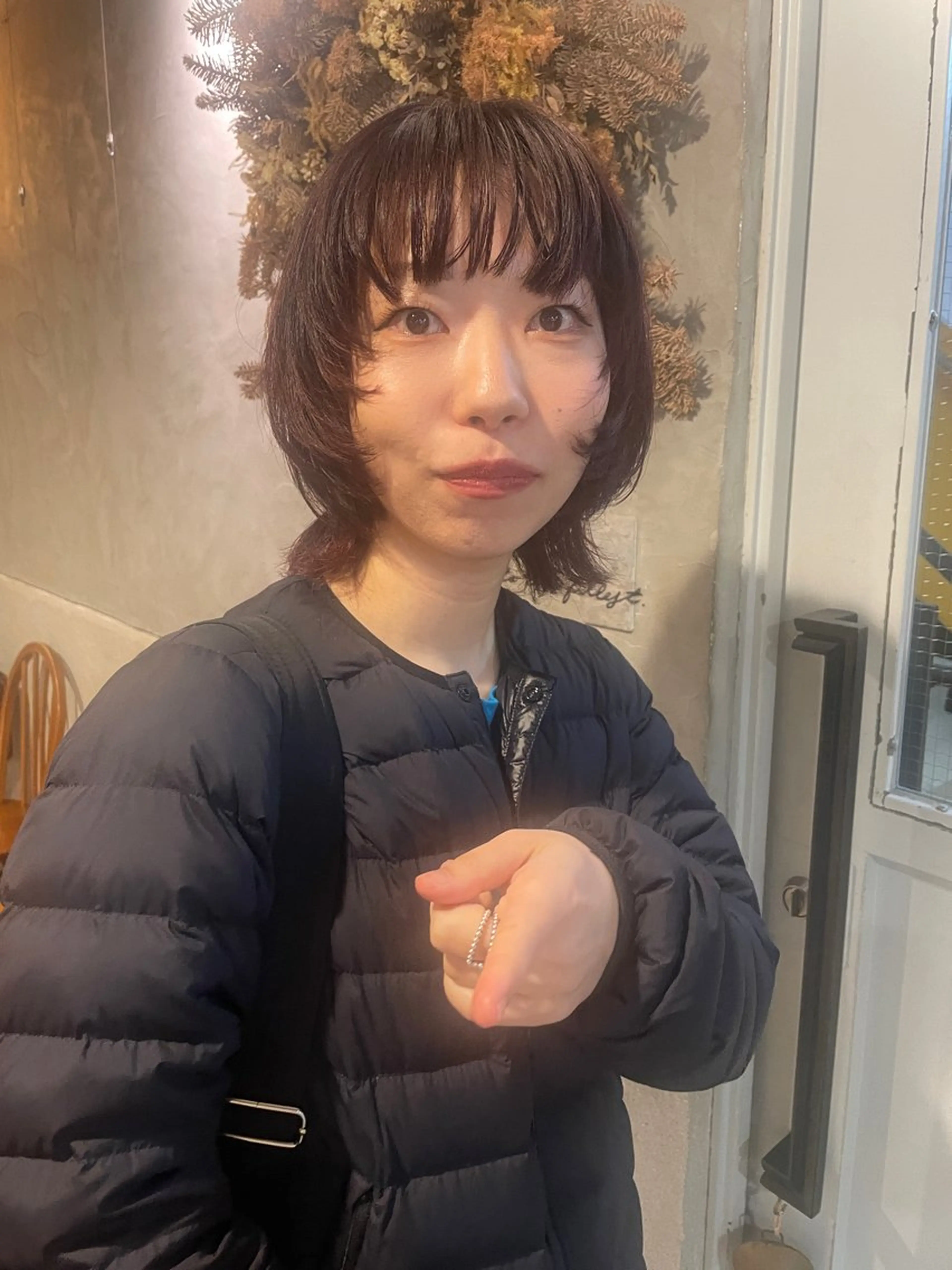 ミディアム カラー ウルフカット カット ヘアカラー トリートメント さの あやねのヘアスタイル