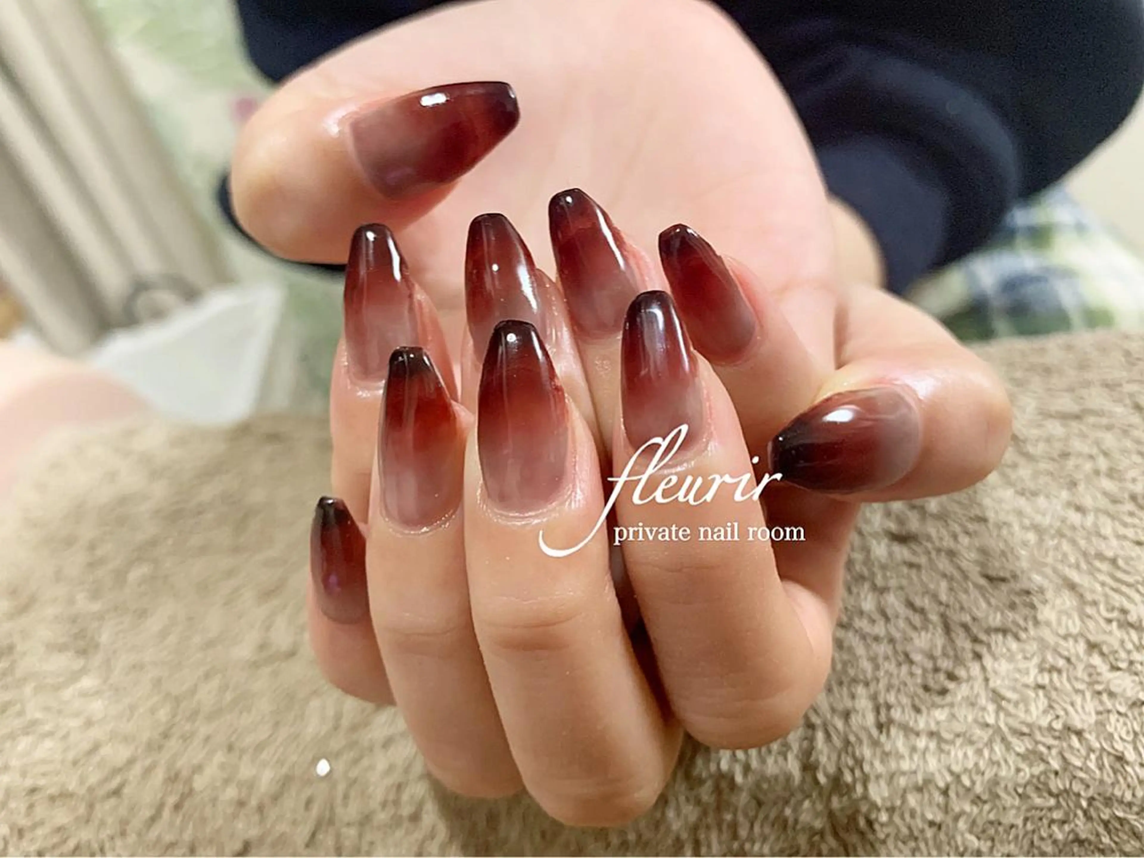 ネイル ボルドー ゴールド グラデーション ラメ(グリッター) フルリール 【プライベートサロンのネイルデザイン