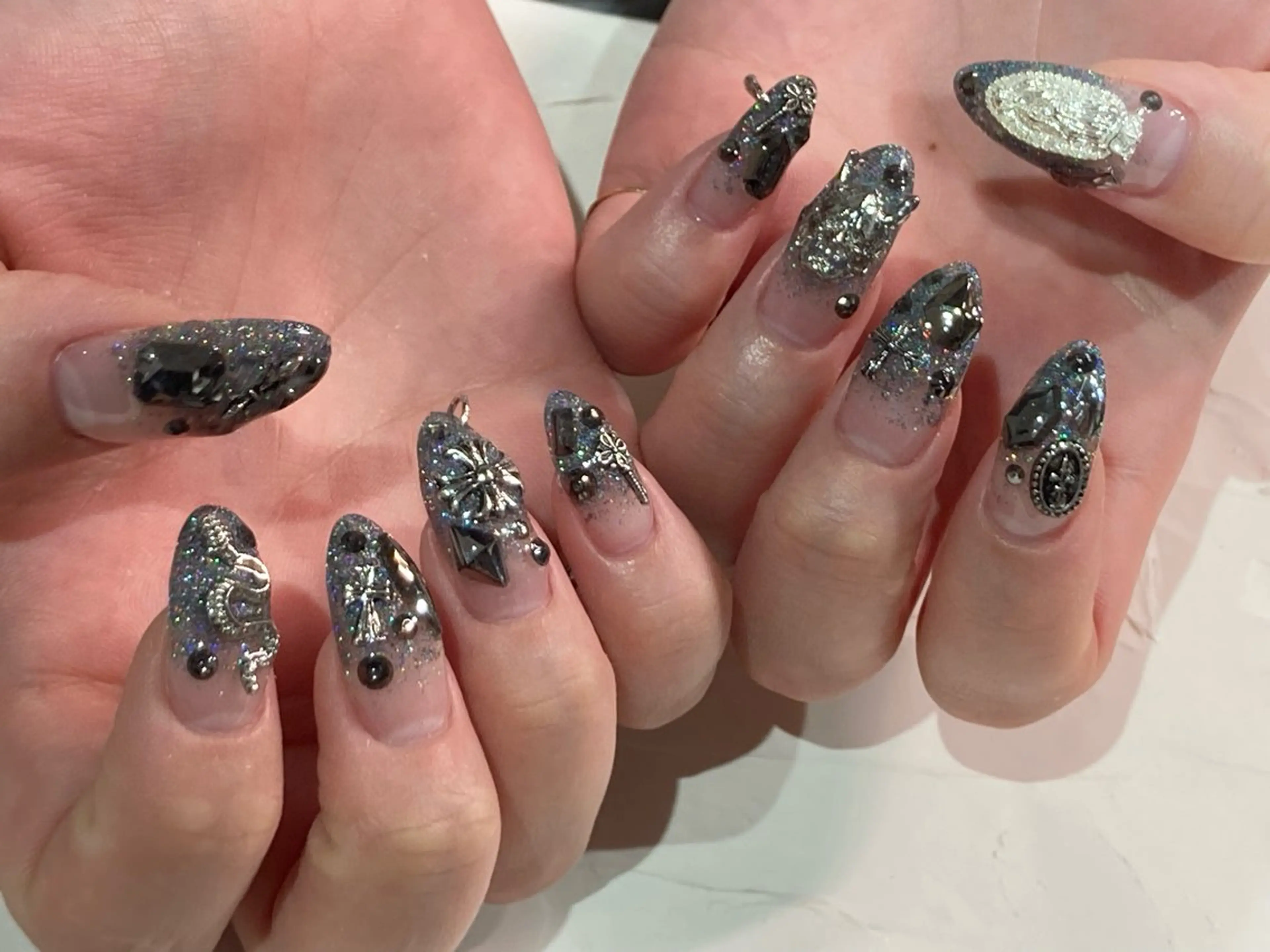 ネイル アートネイル グラデーション ラメ(グリッター) ラメグラデーション ハンドネイル 【Bright】 Rieのネイルデザイン