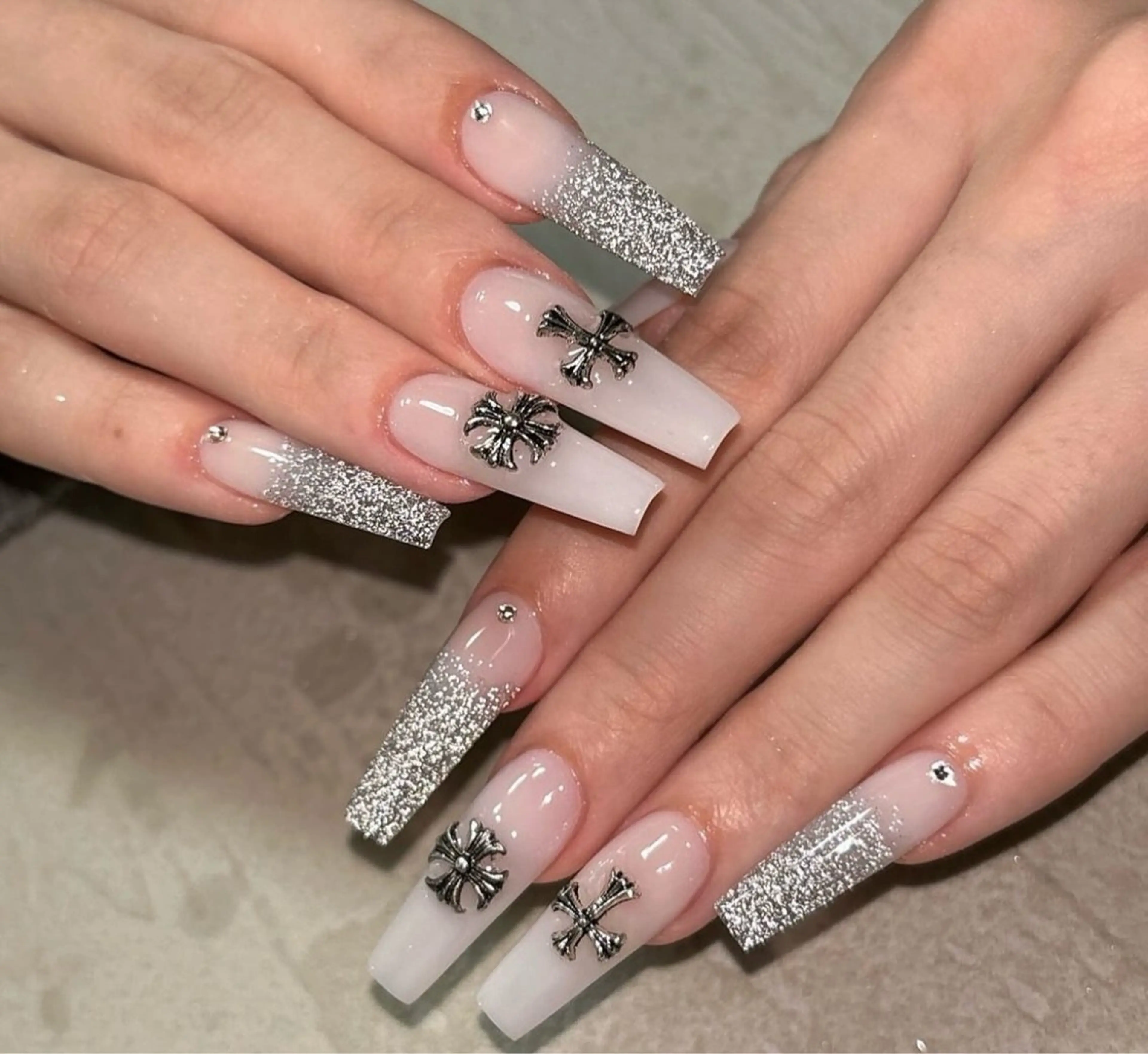 ネイル グラデーション キラキラネイル ワンカラーネイル 冬ネイル Jenn Nail Salonのネイルデザイン