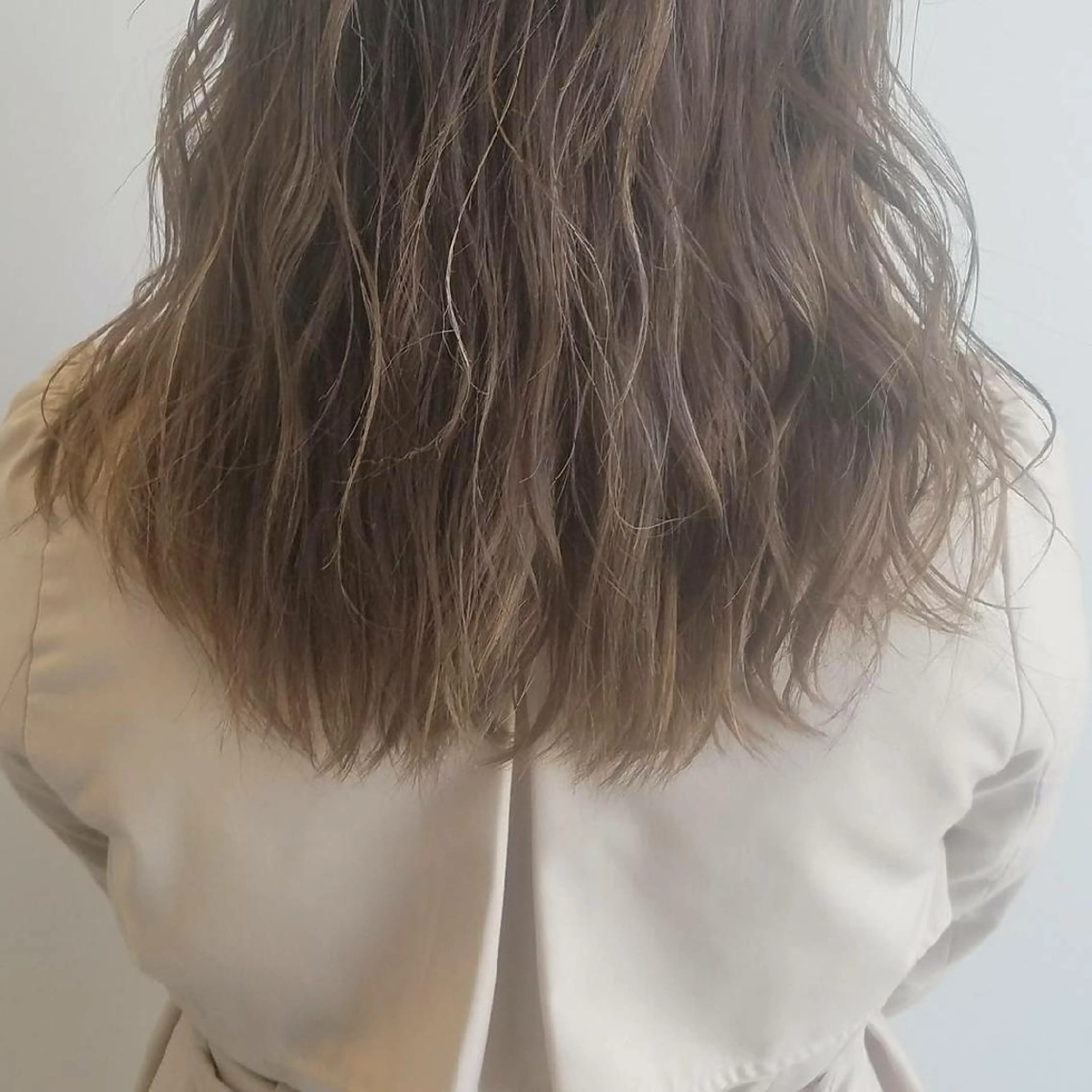 ミディアム カラー ベージュカラー ハイライトカラー ハイライト iplus まつげ、眉毛、耳つぼのマツエク・マツパデザイン