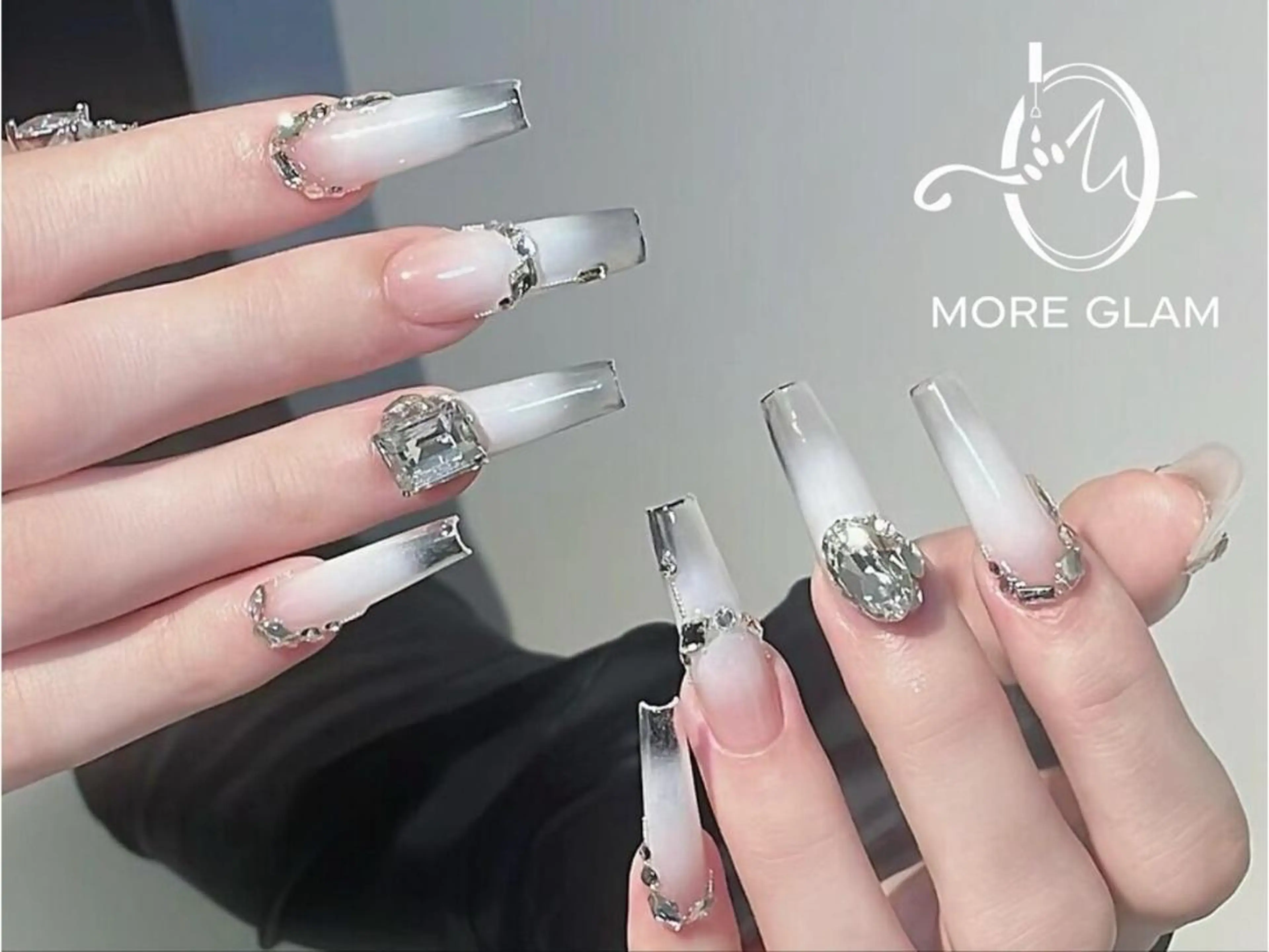 ネイル 長さ出し フットネイル フレンチネイル ジェルネイル ガラスフレンチ MoreGlam Nailsのネイルデザイン