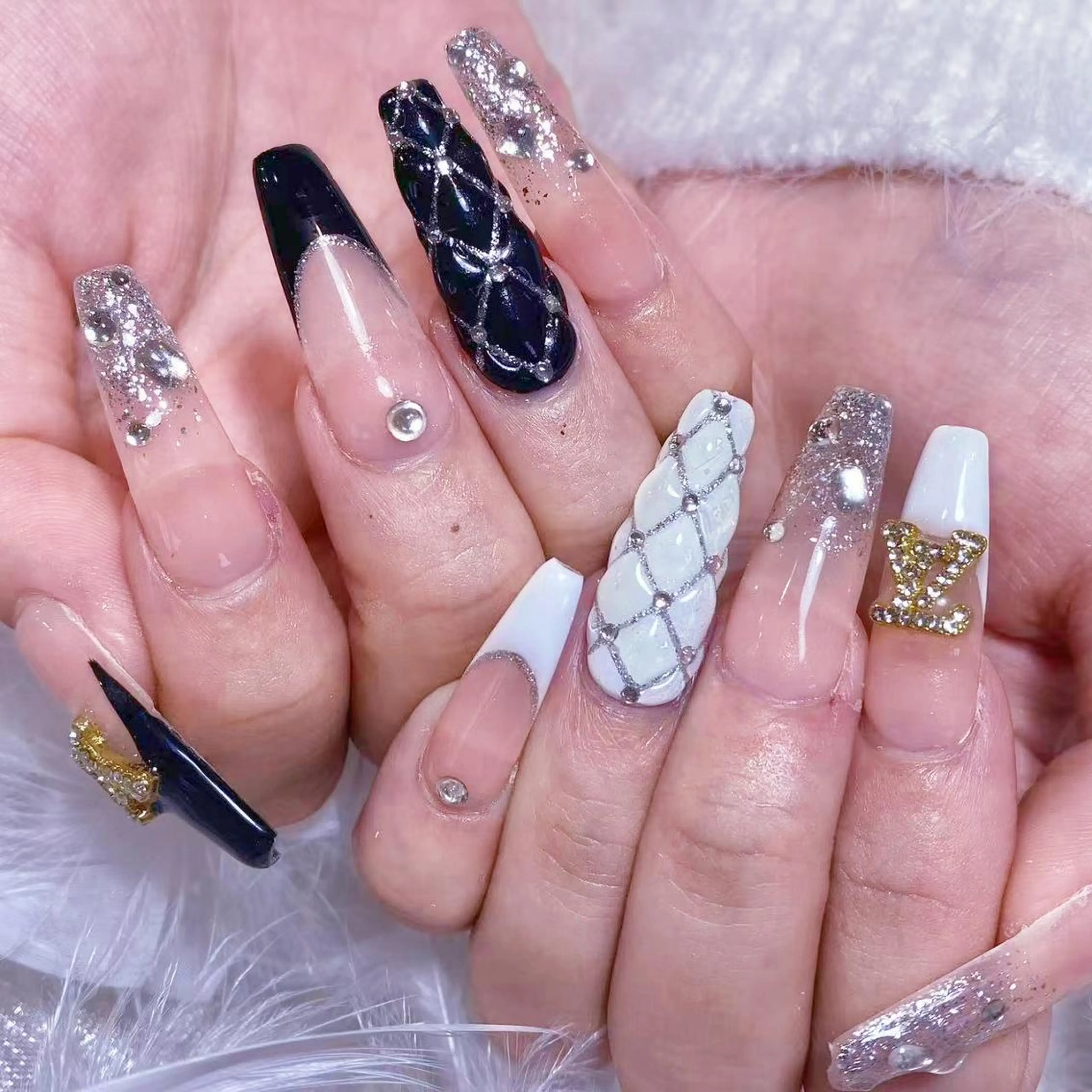 ネイル アートネイル オーロラネイル ガーリー キラキラネイル 韓国ネイル ハンドネイル DIANMOND NAIL🌸のネイルデザイン