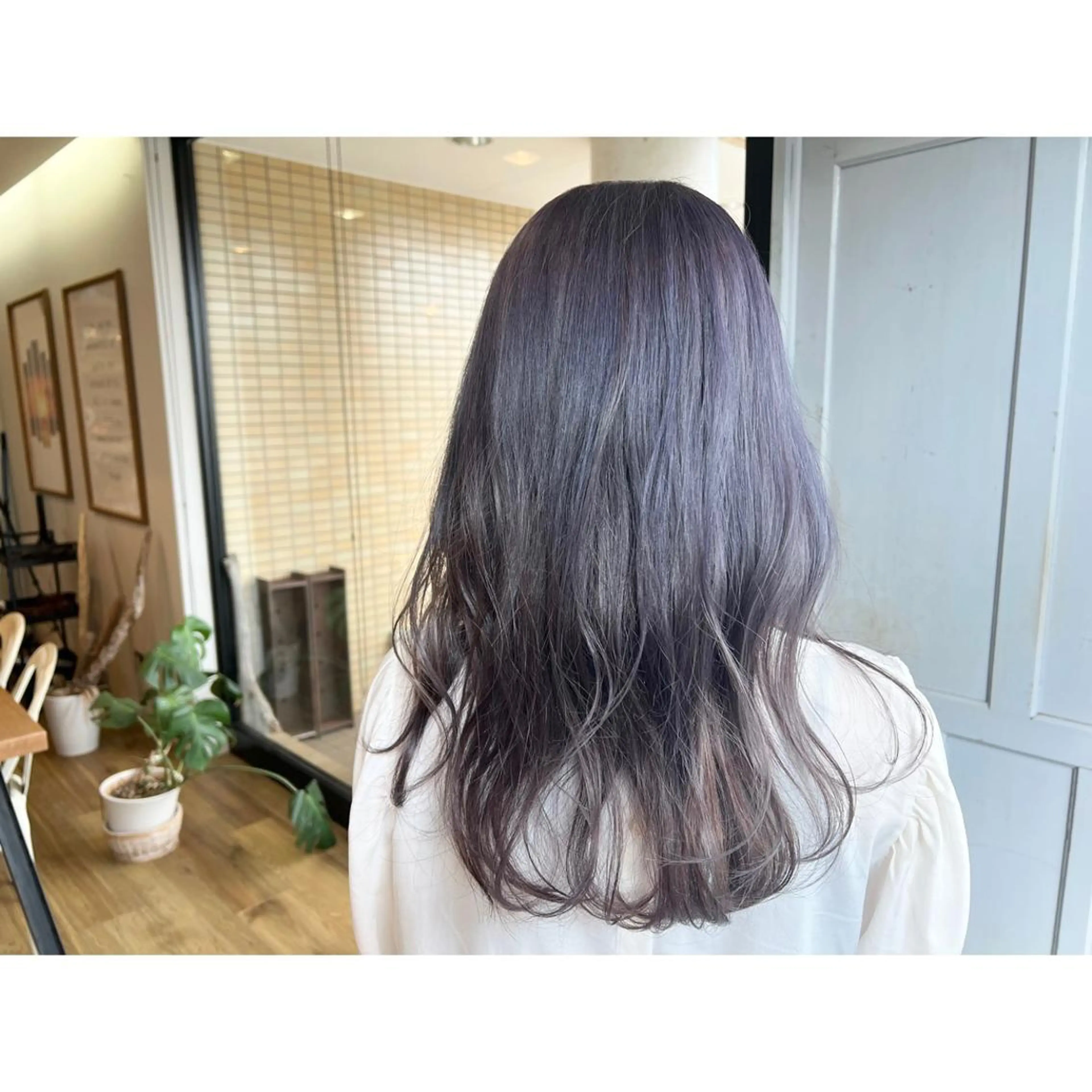 ロング カラー ブリーチ グレージュ ラベンダーカラー ラベンダーグレージュ ラベンダーグレー ツキダテ ユイのヘアスタイル