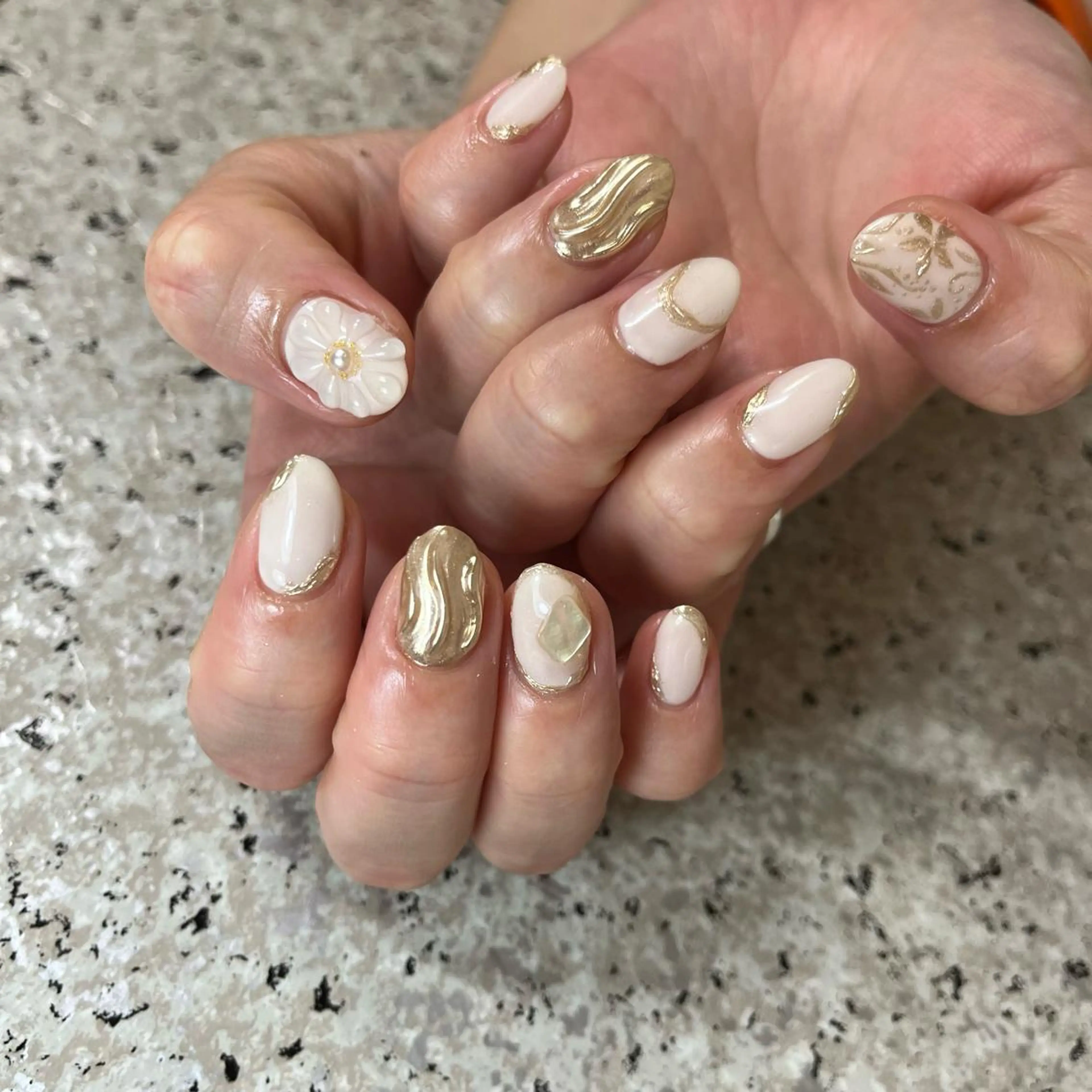 ネイル ミラーネイル nailsalon maluriのネイルデザイン