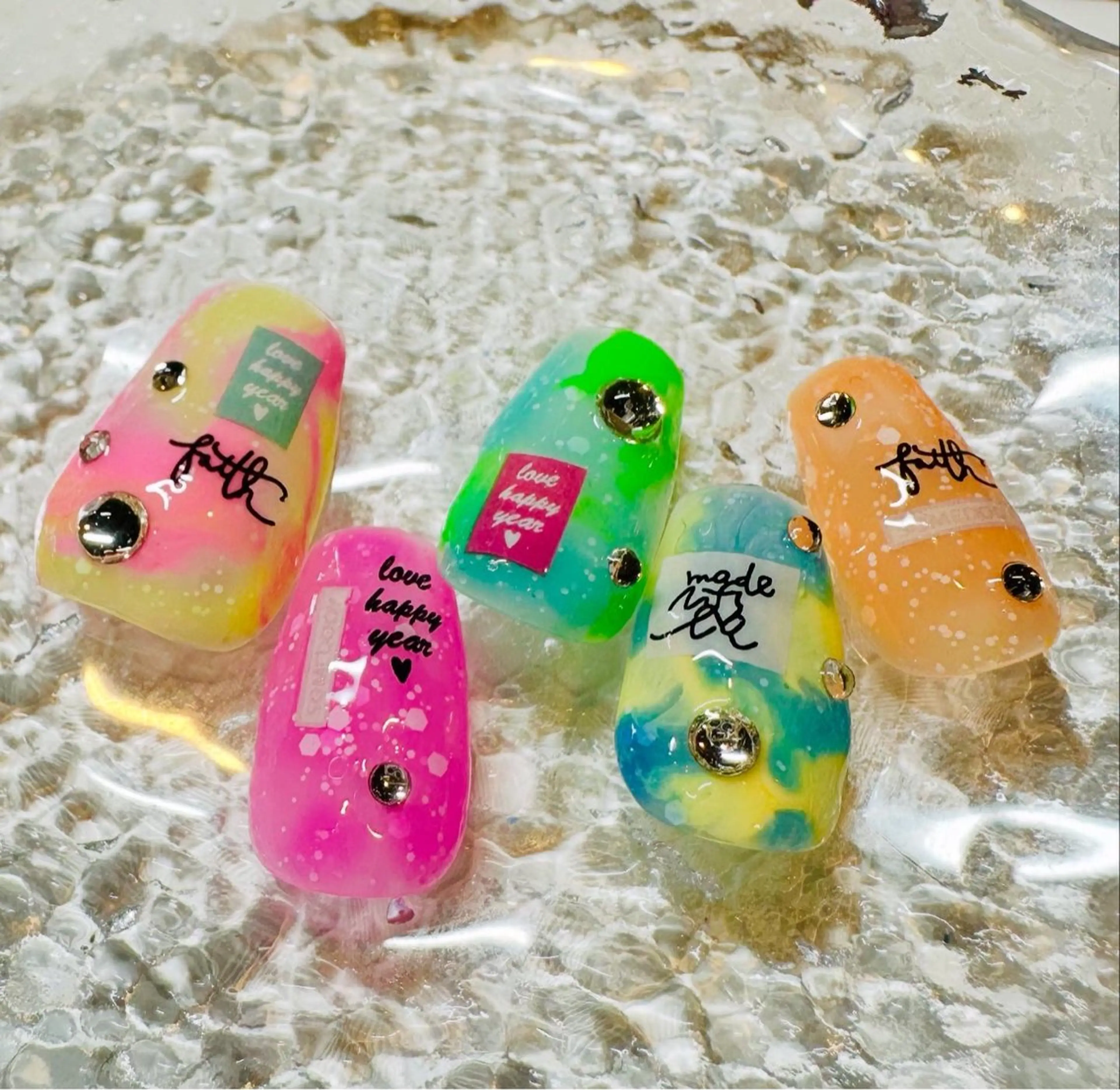 ネイル マグネットネイル ストーンネイル ハンドネイル ネイルサロンエレノア所属・田端 笑理菜のネイルデザイン