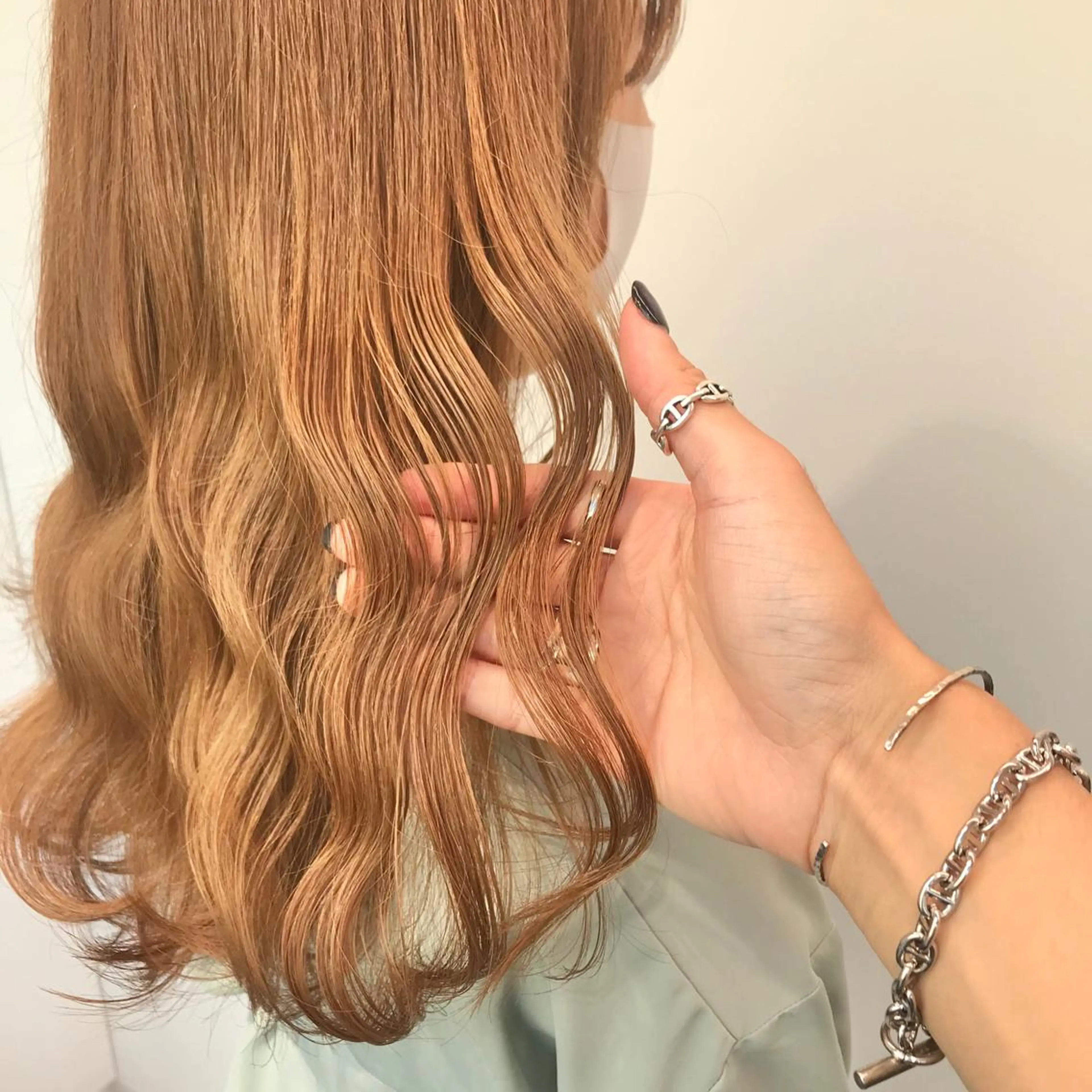 ロング カラー ベージュカラー ミルクティーベージュ 🩵ハイトーン 美咲🩵のヘアスタイル