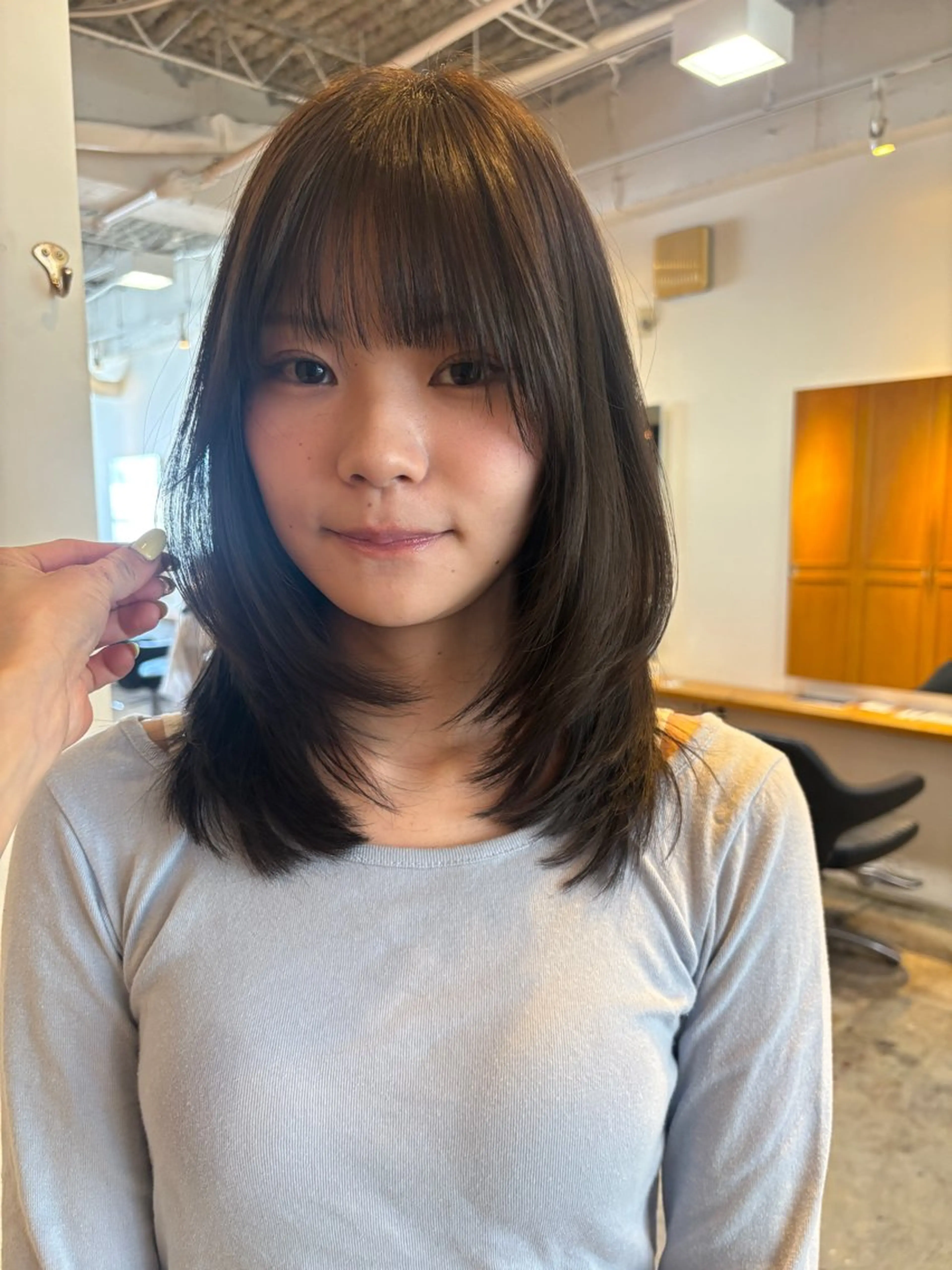 ミディアム カラー カット ヘアカラー トリートメント RIN／韓国ヘア レイヤーカットのヘアスタイル