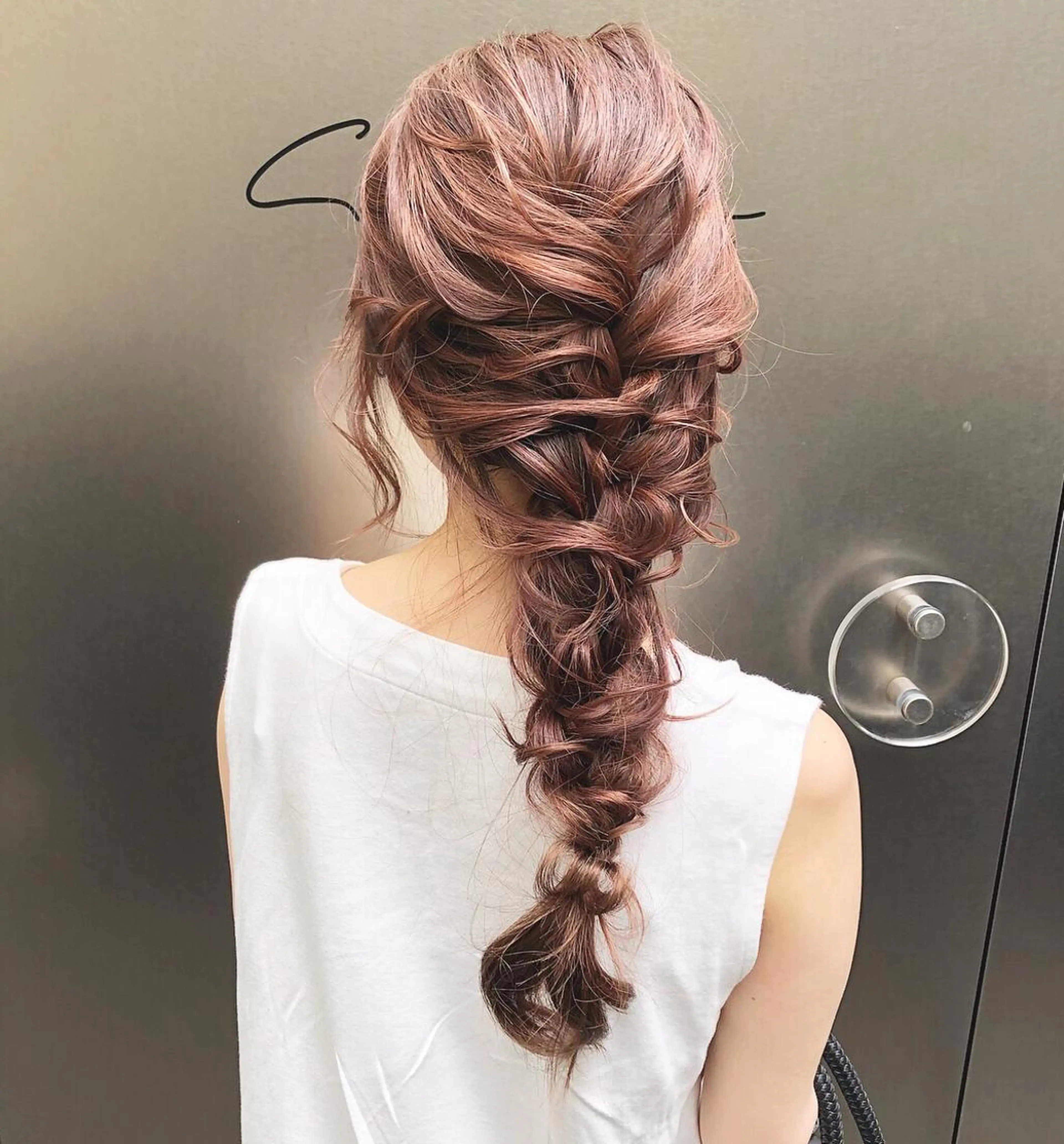 ロング カラー ヘアアレンジ ベージュカラー ミルクティーベージュ ピンクカラー autre所属・大久保 ひでなりのヘアスタイル