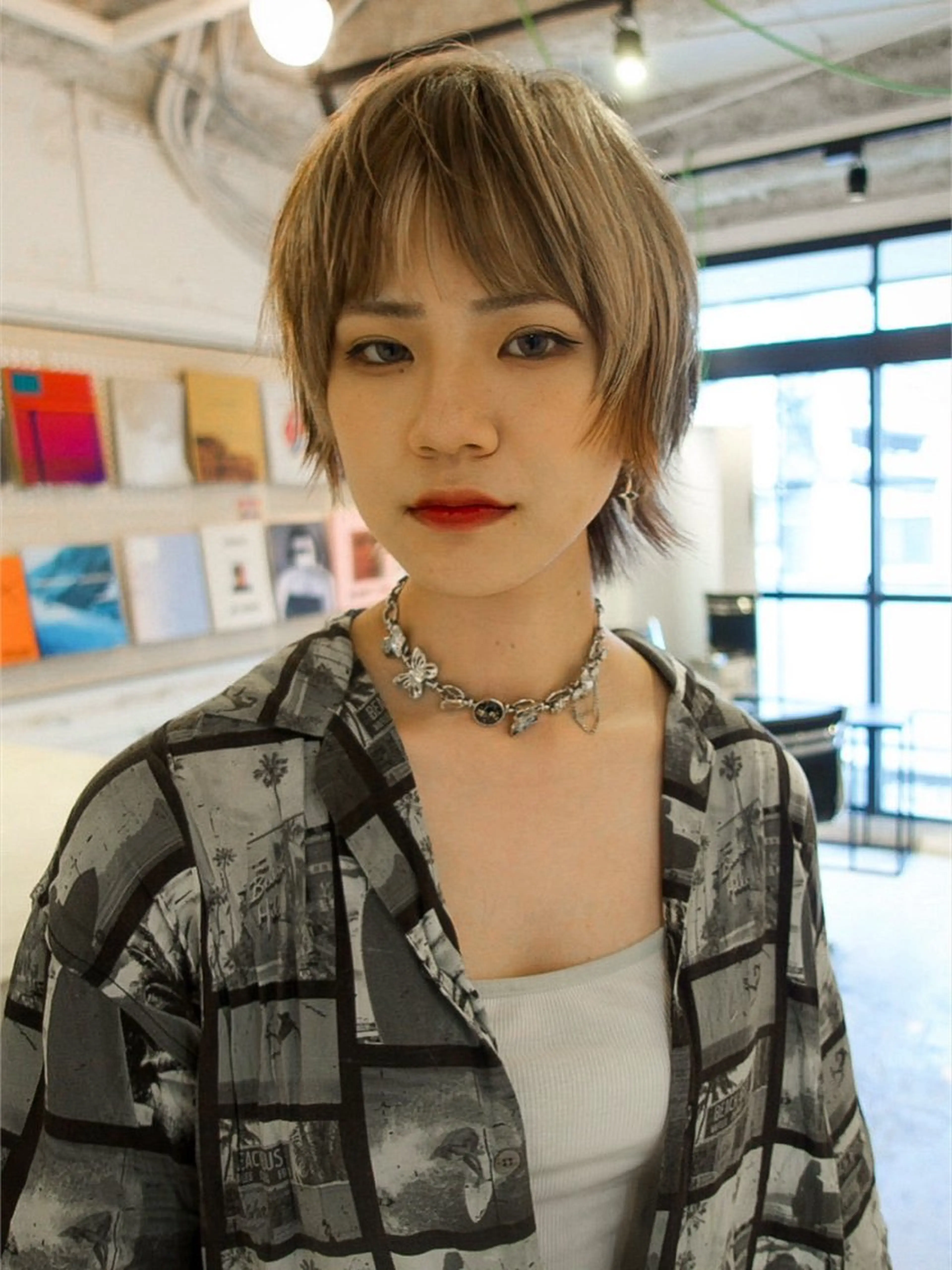 ショート カラー ブリーチ カット ヘアカラー トリートメント Loom.所属・村上雅人 ナチュラルモードのヘアスタイル