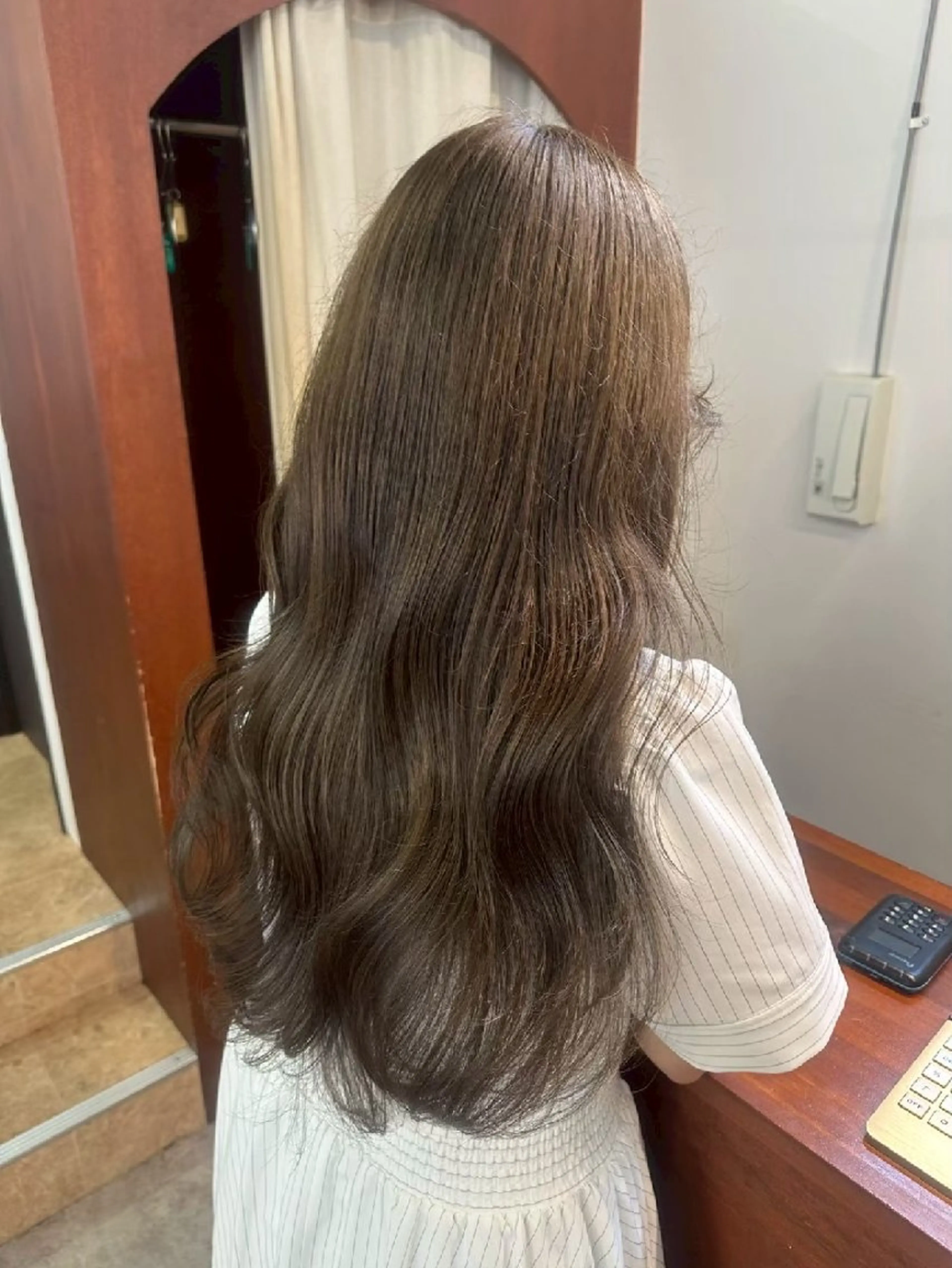 カラー 井上 日菜子のヘアスタイル