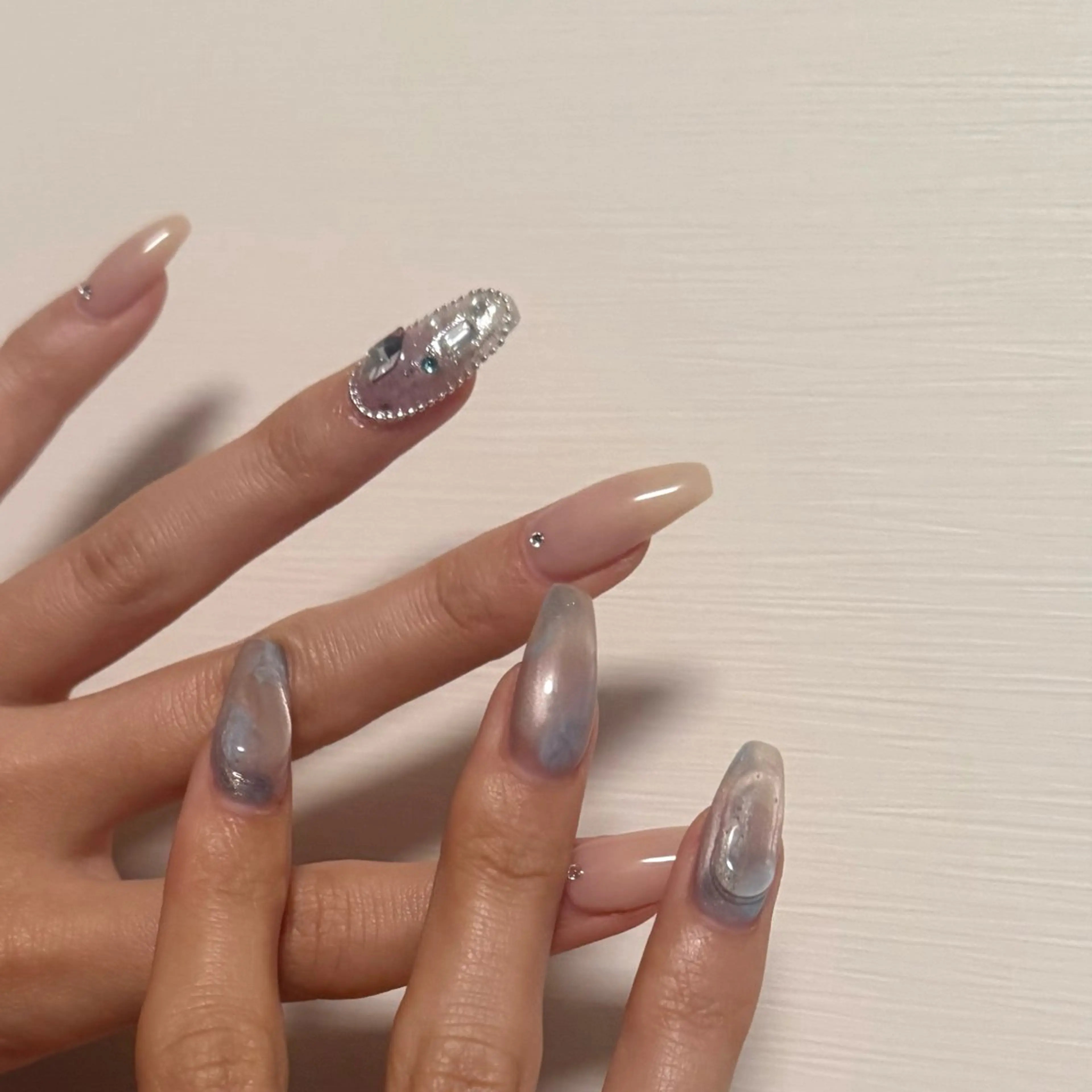 ネイル ストーンネイル ハンドネイル all所属・Ciel 🕊️のネイルデザイン