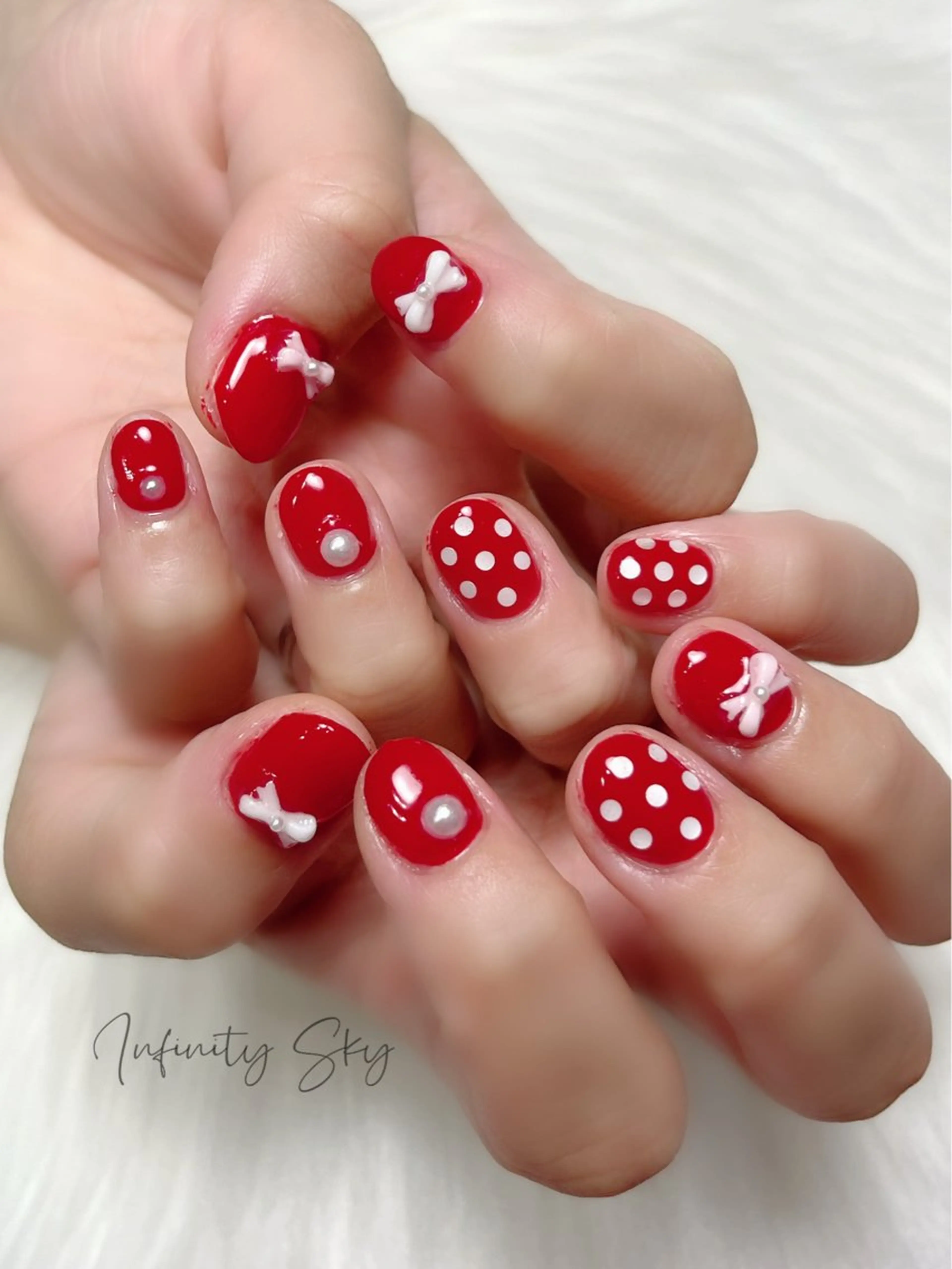 ネイル ドット 赤色 infinity skyのネイルデザイン