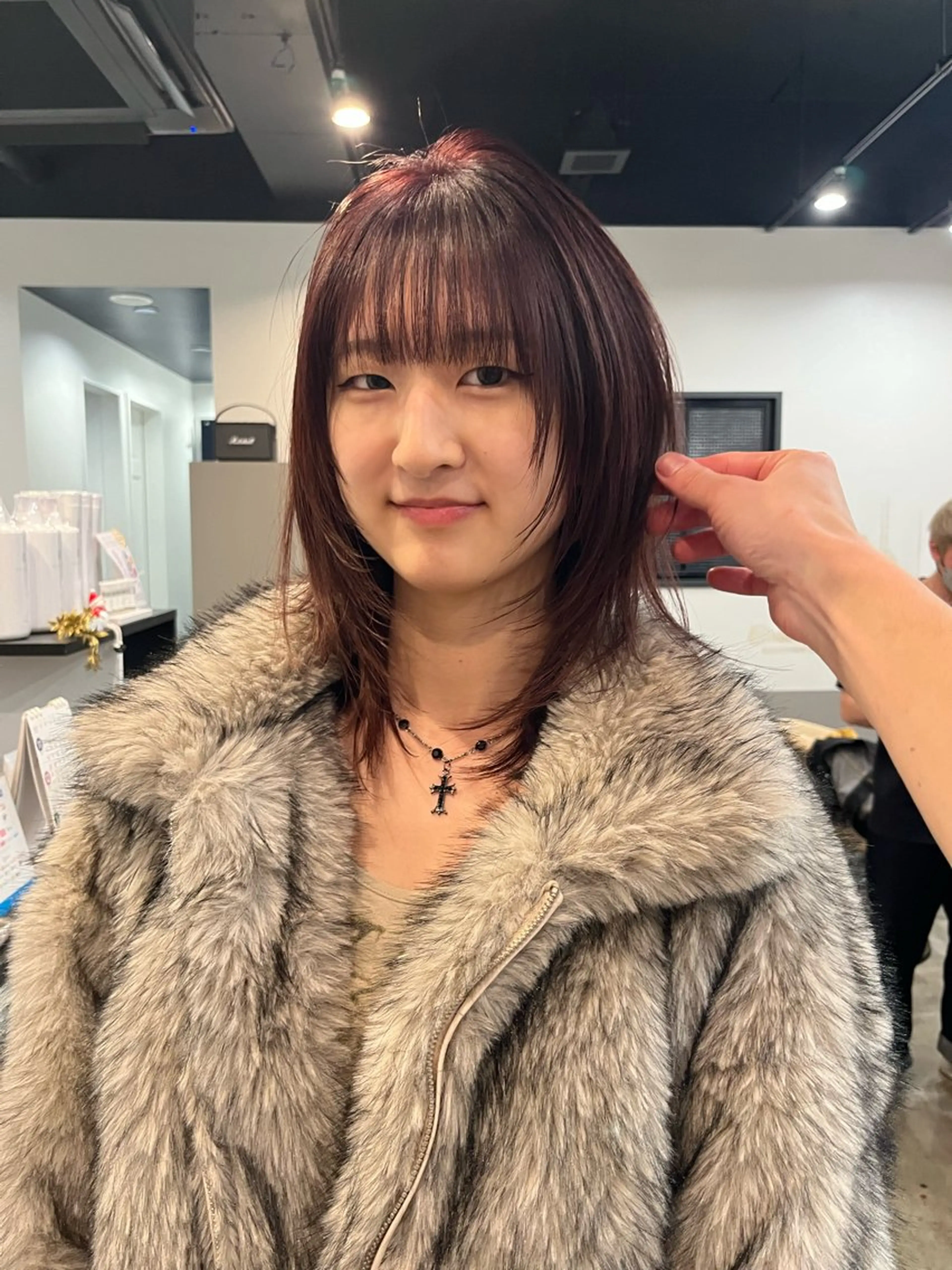 セミロング カラー ブリーチ ボルドーカラー ブリーチなしカラー ハッシュカット カット ヘアカラー dogstar小林諒 レイヤー/パーマのヘアスタイル