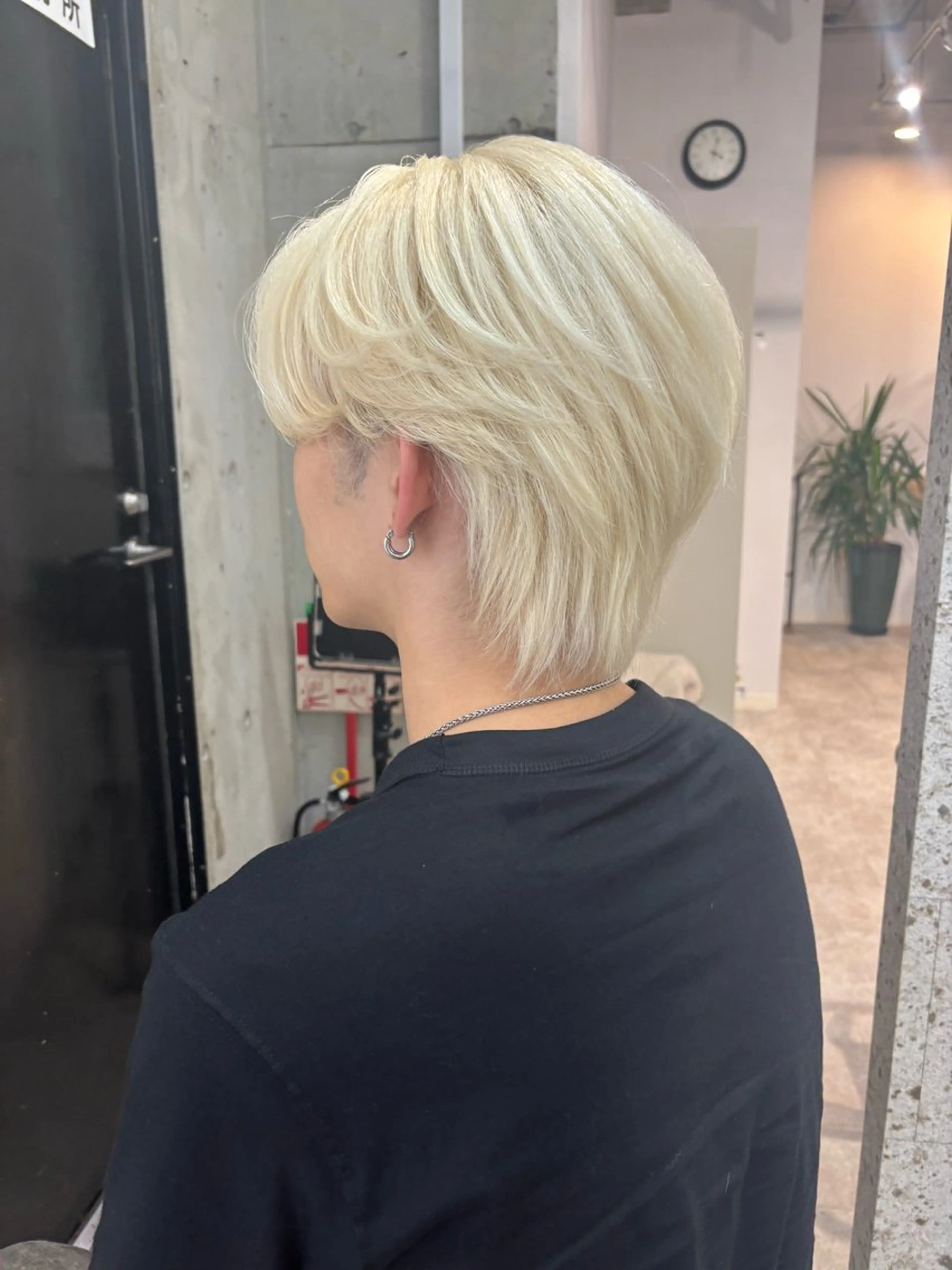 ショート カラー メンズ ブロンド ホワイトブロンド ヘアカラー lani hair salon所属・SHOTO ハイトー ン/デザインカラーのヘアスタイル