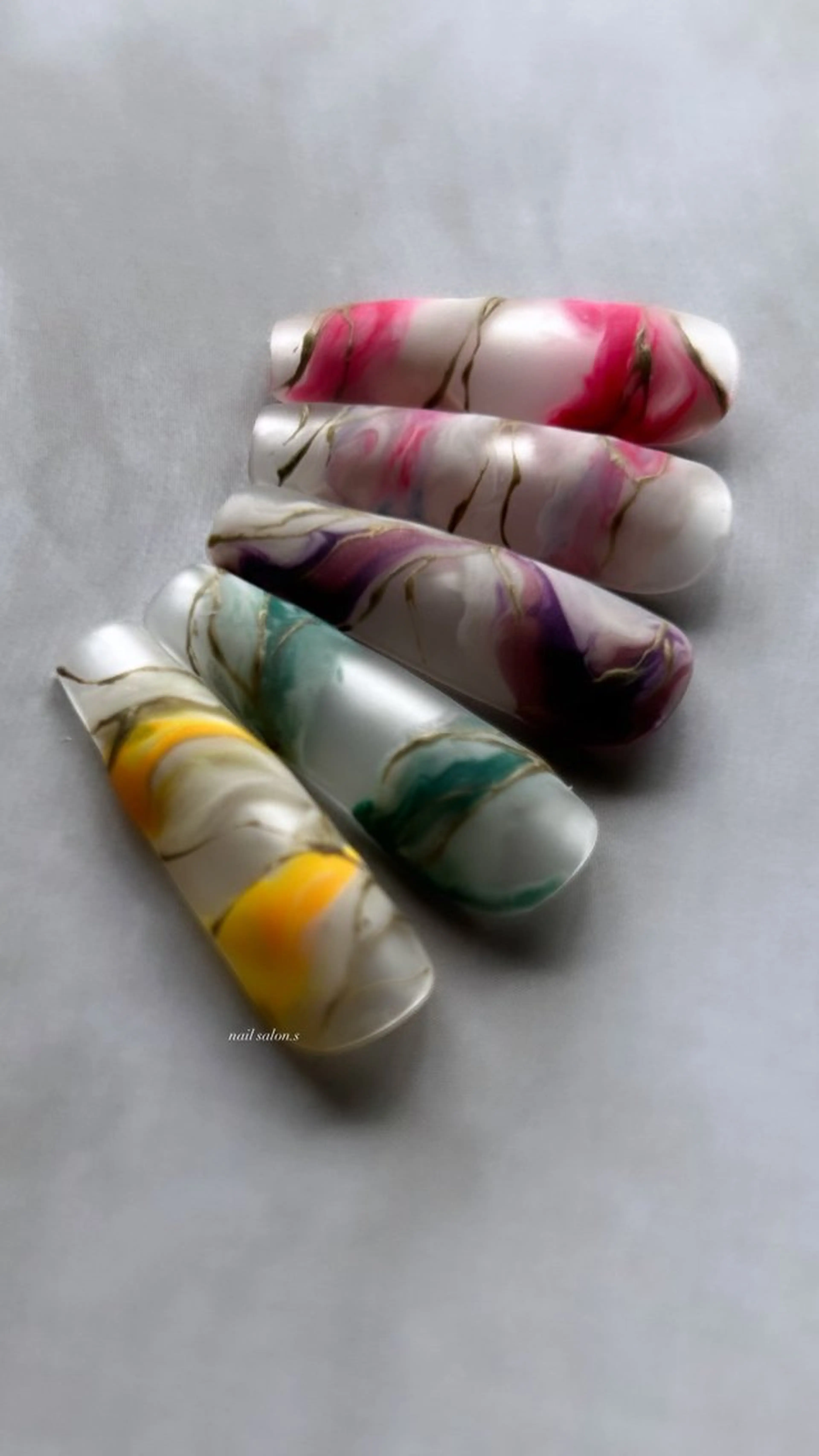 ネイル 関山 志乃のネイルデザイン