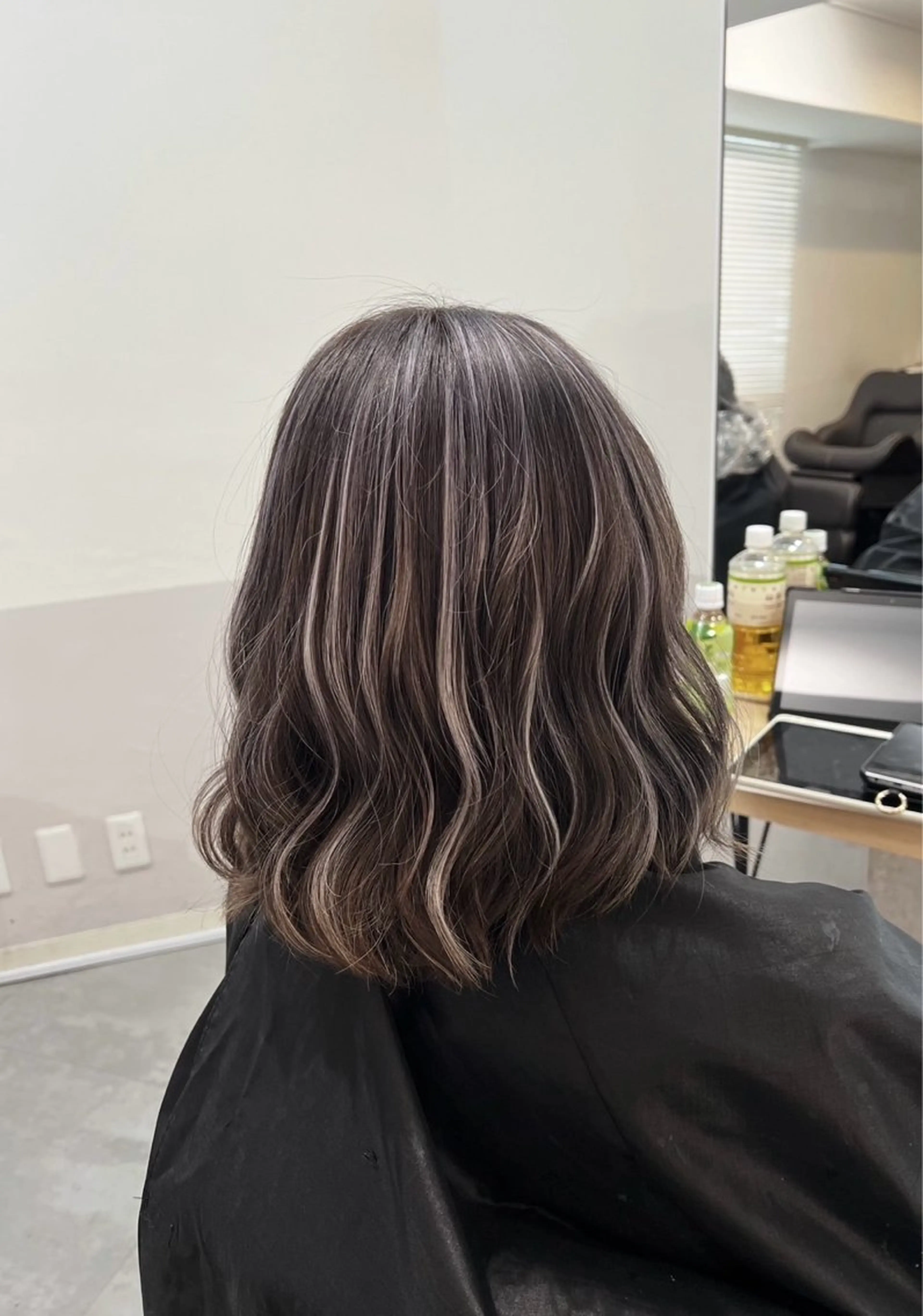 ミディアム カラー ダークグレー ダークグレージュ グレージュ ハイライトカラー ハイライト カット ヘアカラー トリートメント ROBIN所属・指名数No.1 /NAOYAのヘアスタイル