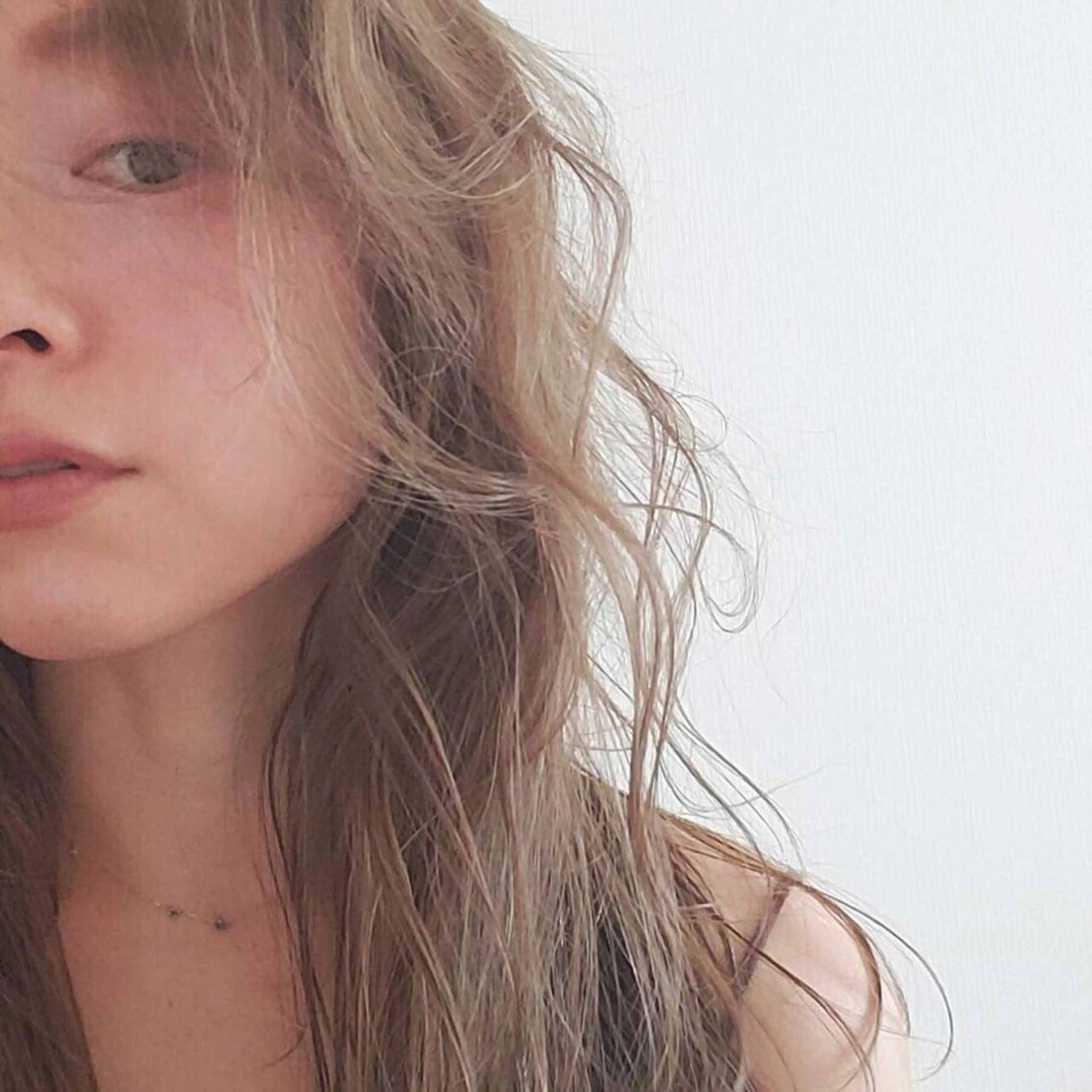 セミロング カラー ベージュカラー 透明感カラー ハイトーンカラー luve heart's And Be  minamisemba所属・脇坂 佳世の眉毛・アイブロウイメージ