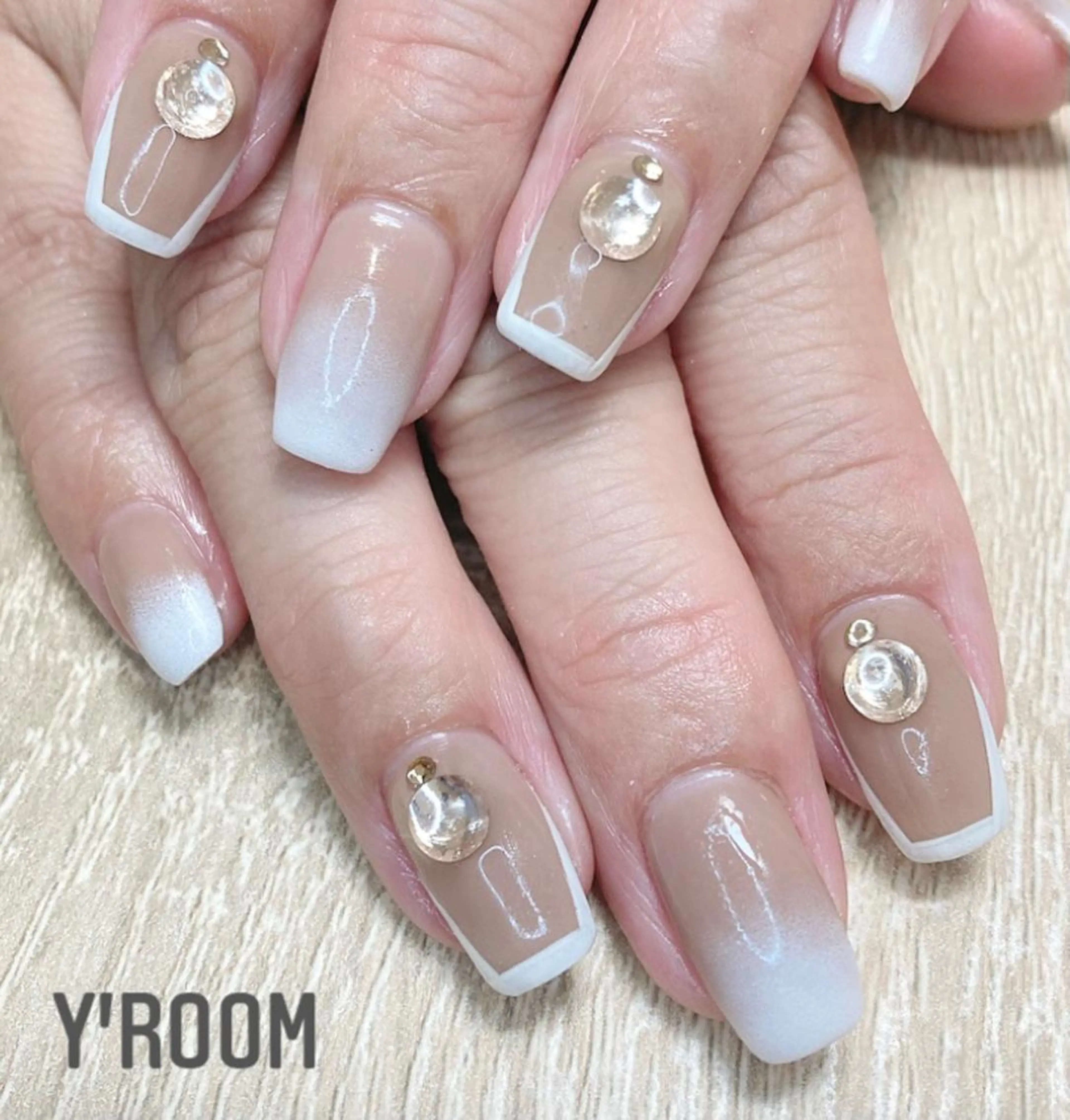 ネイル オーロラネイル フラッシュネイル フットネイル フレンチネイル ジェルネイル YUKA （ネイリスト）のネイルデザイン