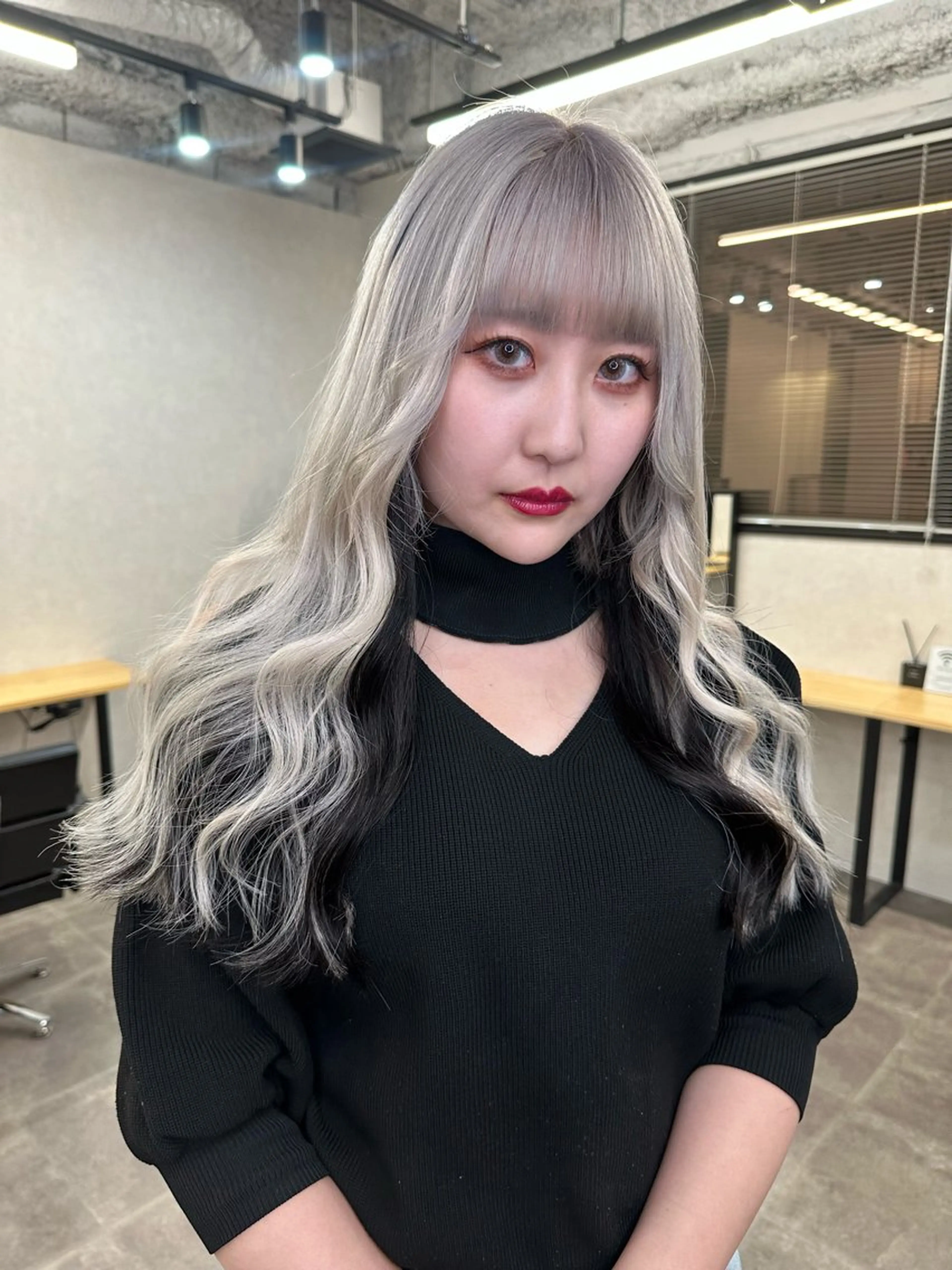 ロング ハイトーン カラーのヘアスタイル