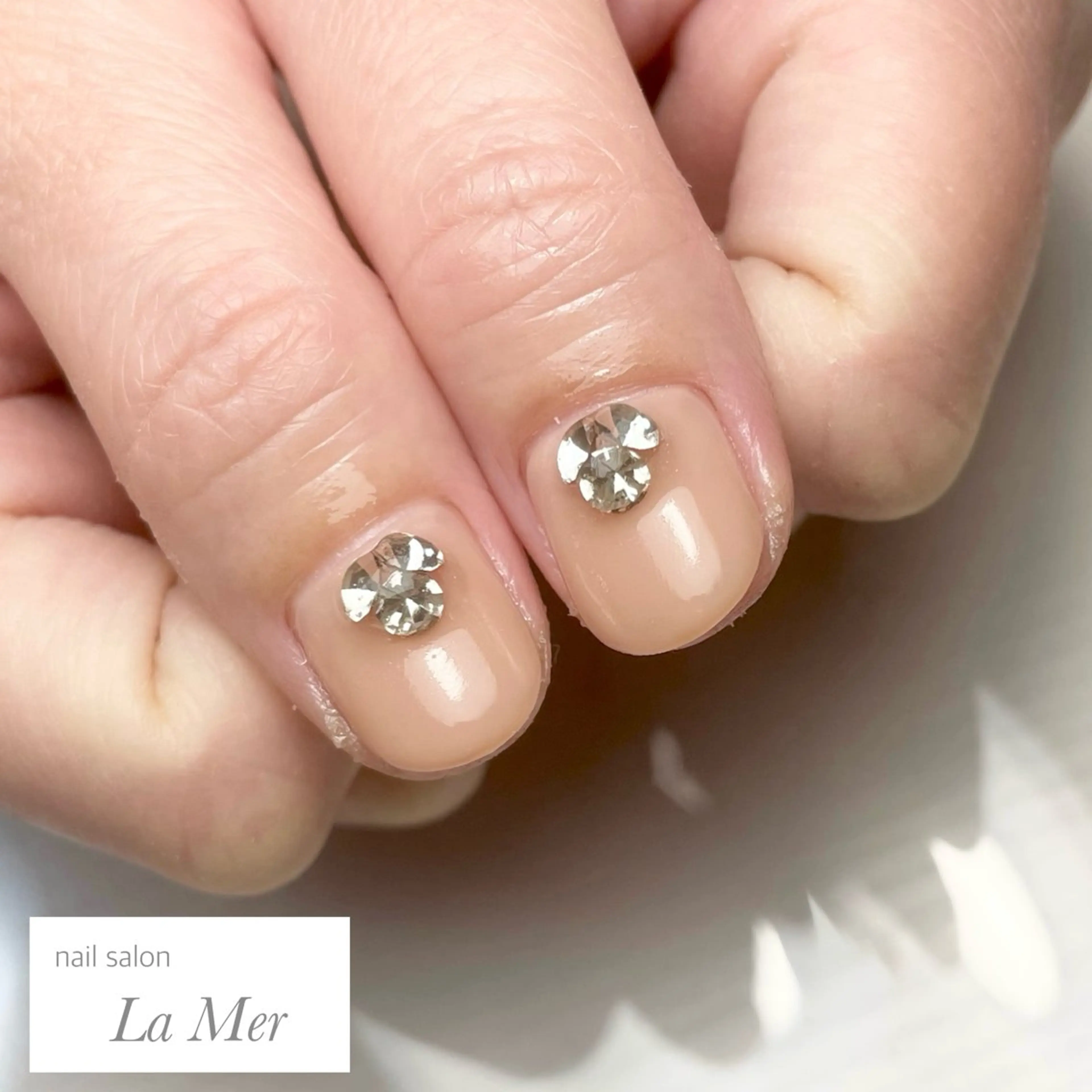 ネイル キラキラネイル 持ち込み ワンカラーネイル 春ネイル ストーンネイル ハンドネイル nailsalon La Merのネイルデザイン