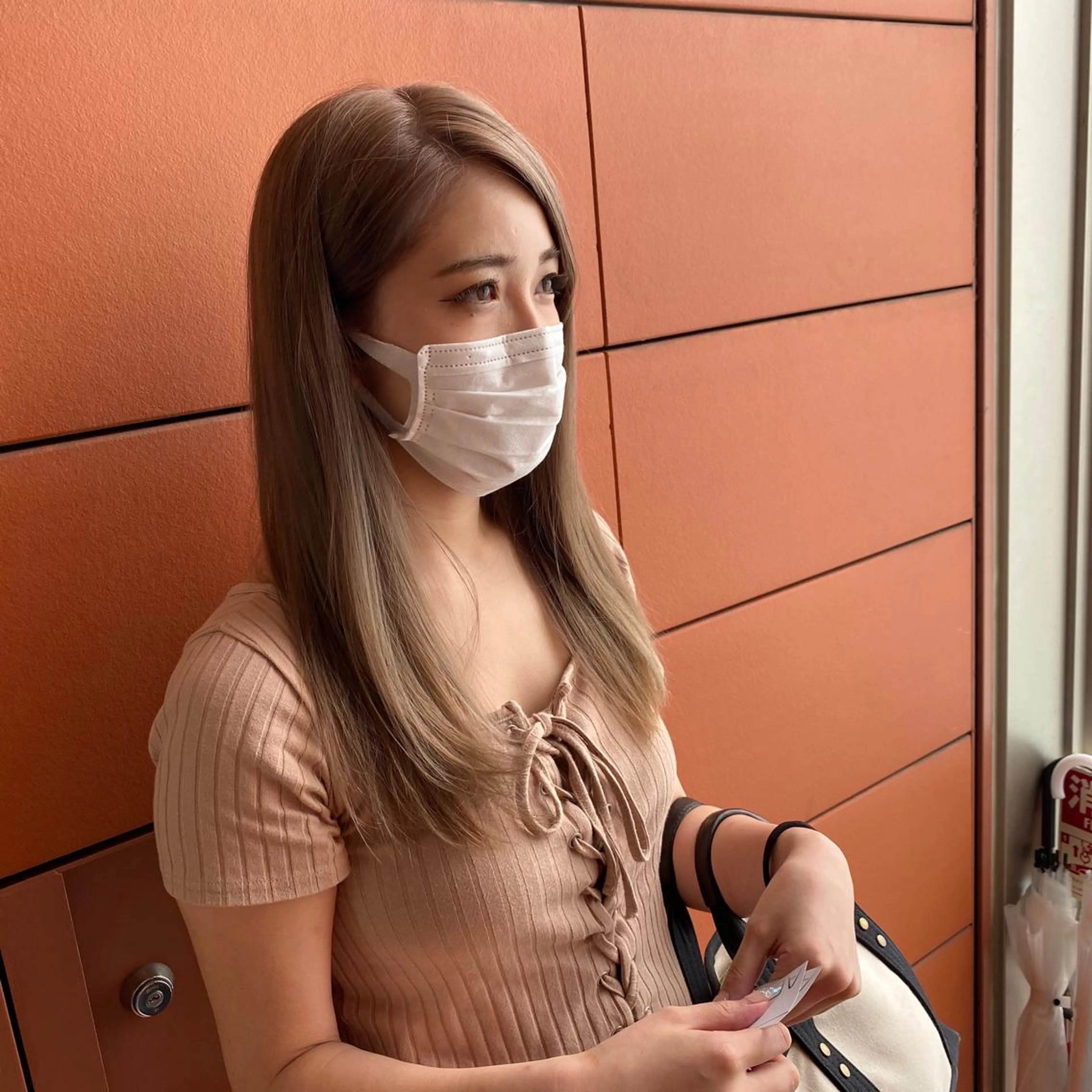 ロング カラー ベージュカラー ブリーチ ミルクティーベージュ Minori【ミノリ】所属・井手 孔介のヘアスタイル