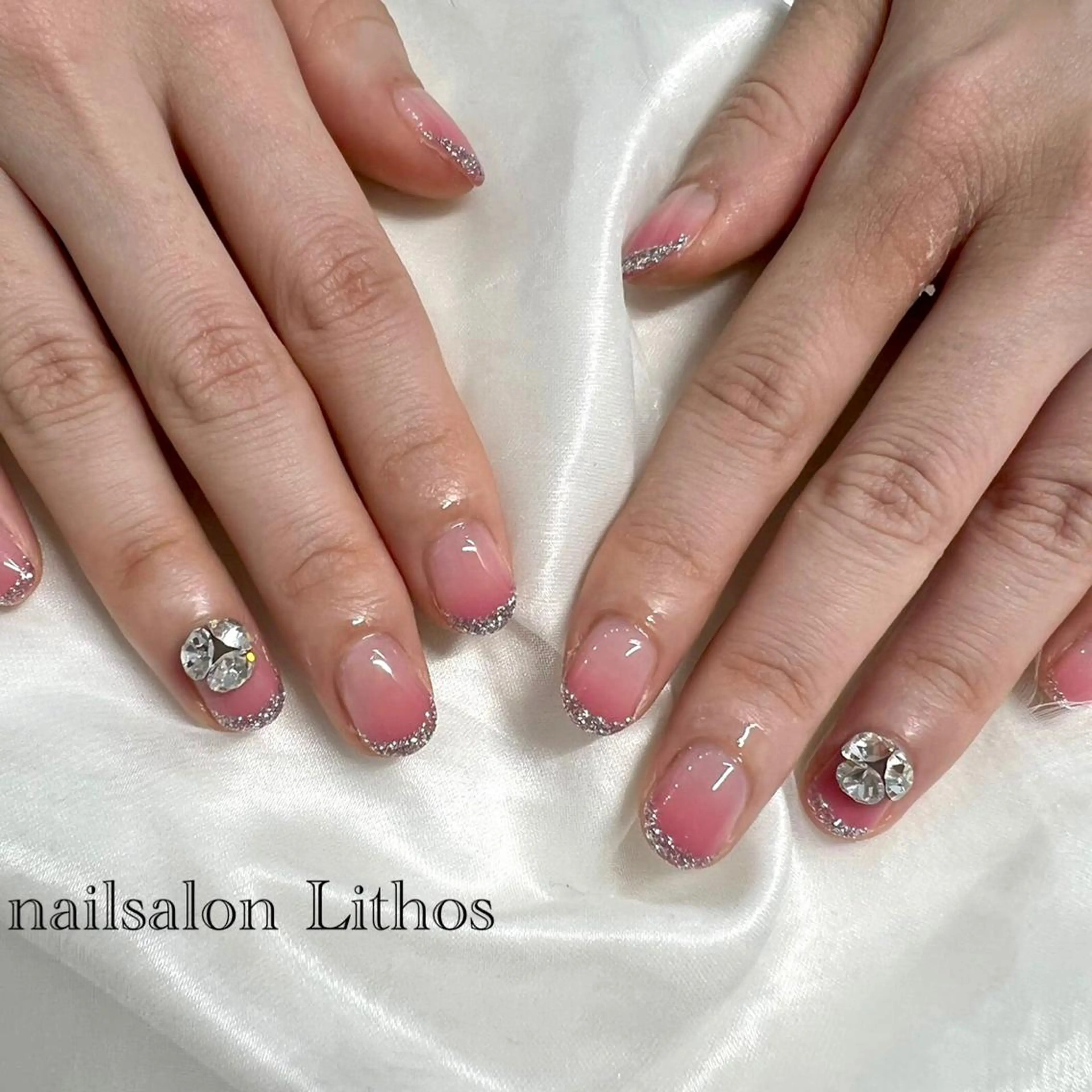 ネイル フレンチネイル ラメ(グリッター) ハンドネイル nailsalon Lithos所属・nailsalon Recontreのネイルデザイン