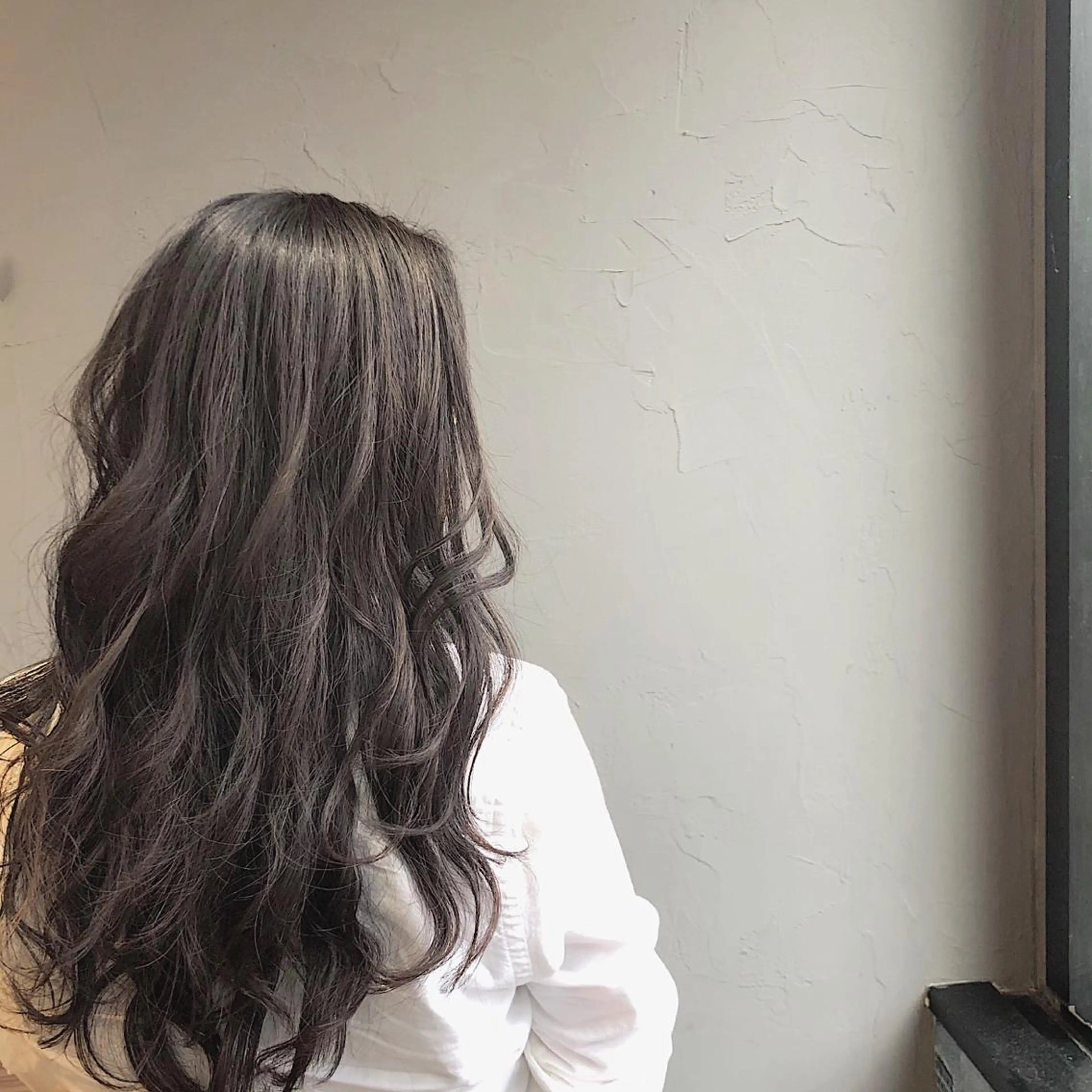 ロング カラー 透明感カラー グレージュ ハイライトカラー カーキグレージュ ハイライト カット パーマ トリートメント CISCO所属・山口 浩之のヘアスタイル