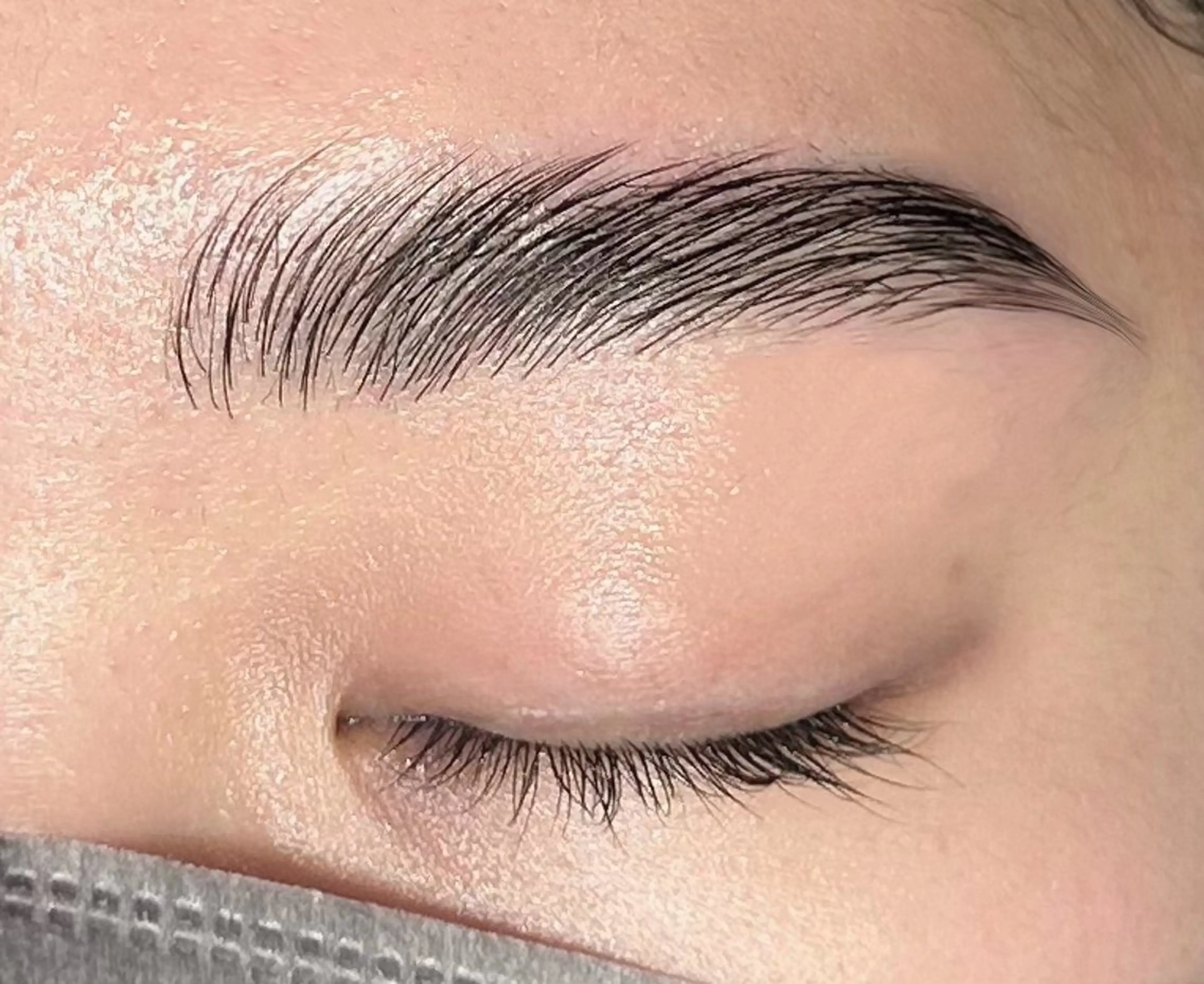 【⠀ブロウリフト⠀】  毛流れを良くする眉毛perm🎧の写真