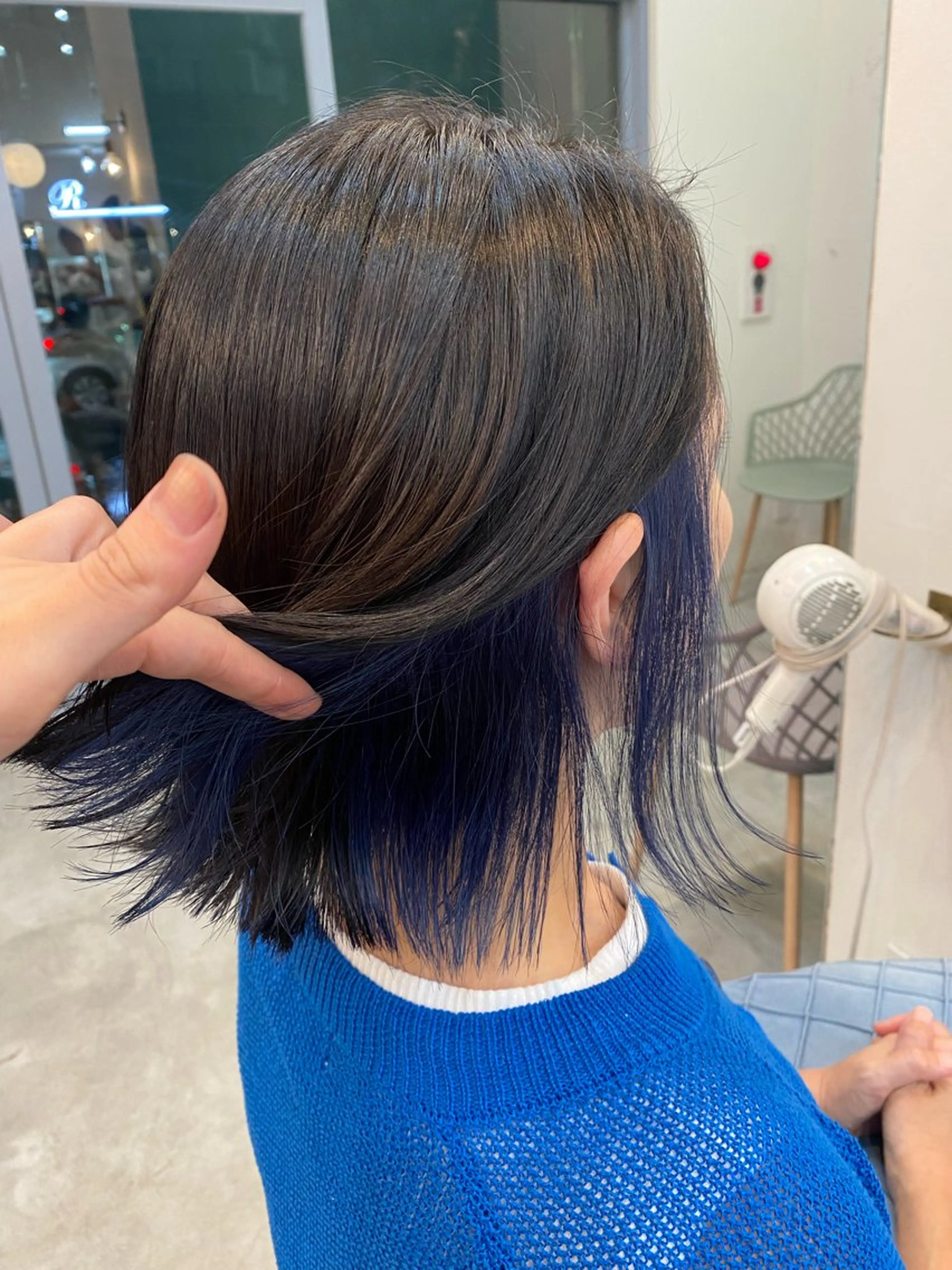 ショート カラー ブリーチ ブルーカラー イヤリングカラー インナーカラー ネイビーカラー ヘアカラー ROMMY.所属・ナギサ/本厚木/ ボブ/ミディアム🤍のヘアスタイル