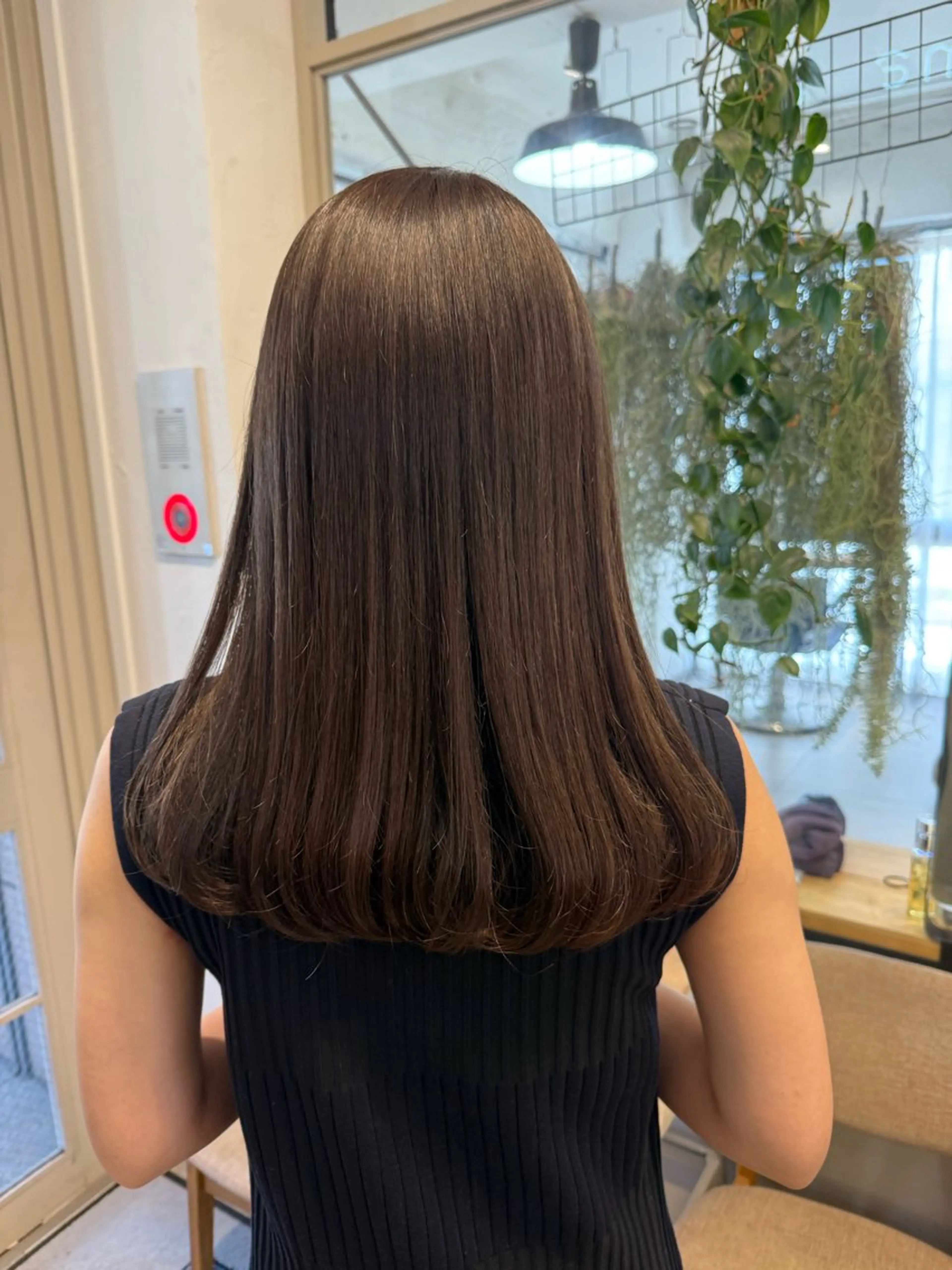 セミロング カラー ミルクティー× グレージュMOMOのヘアスタイル