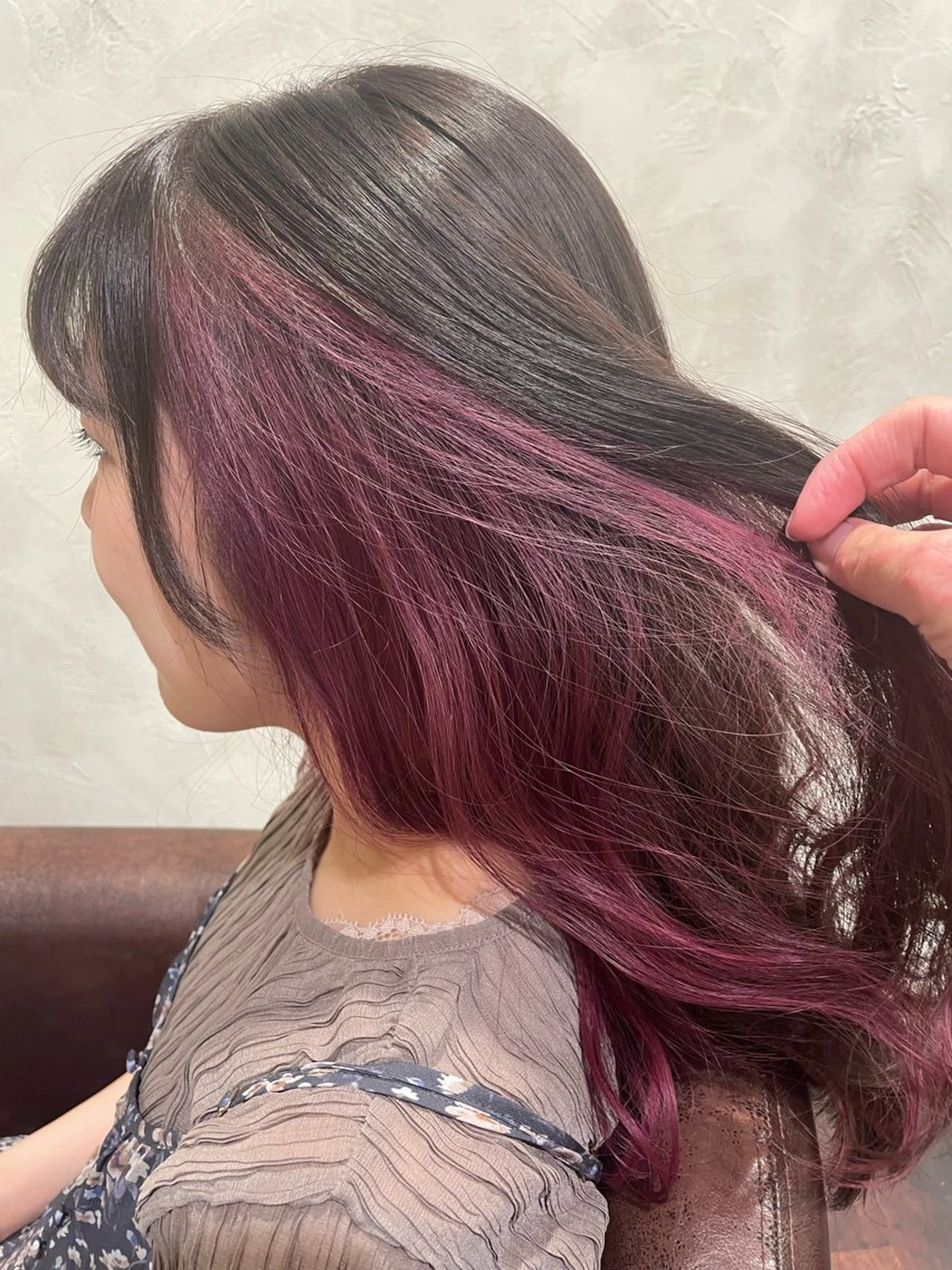 セミロング カラー インナーカラー ピンクカラー nalu新宿所属・🦋春山 さとみ🦋のヘアスタイル