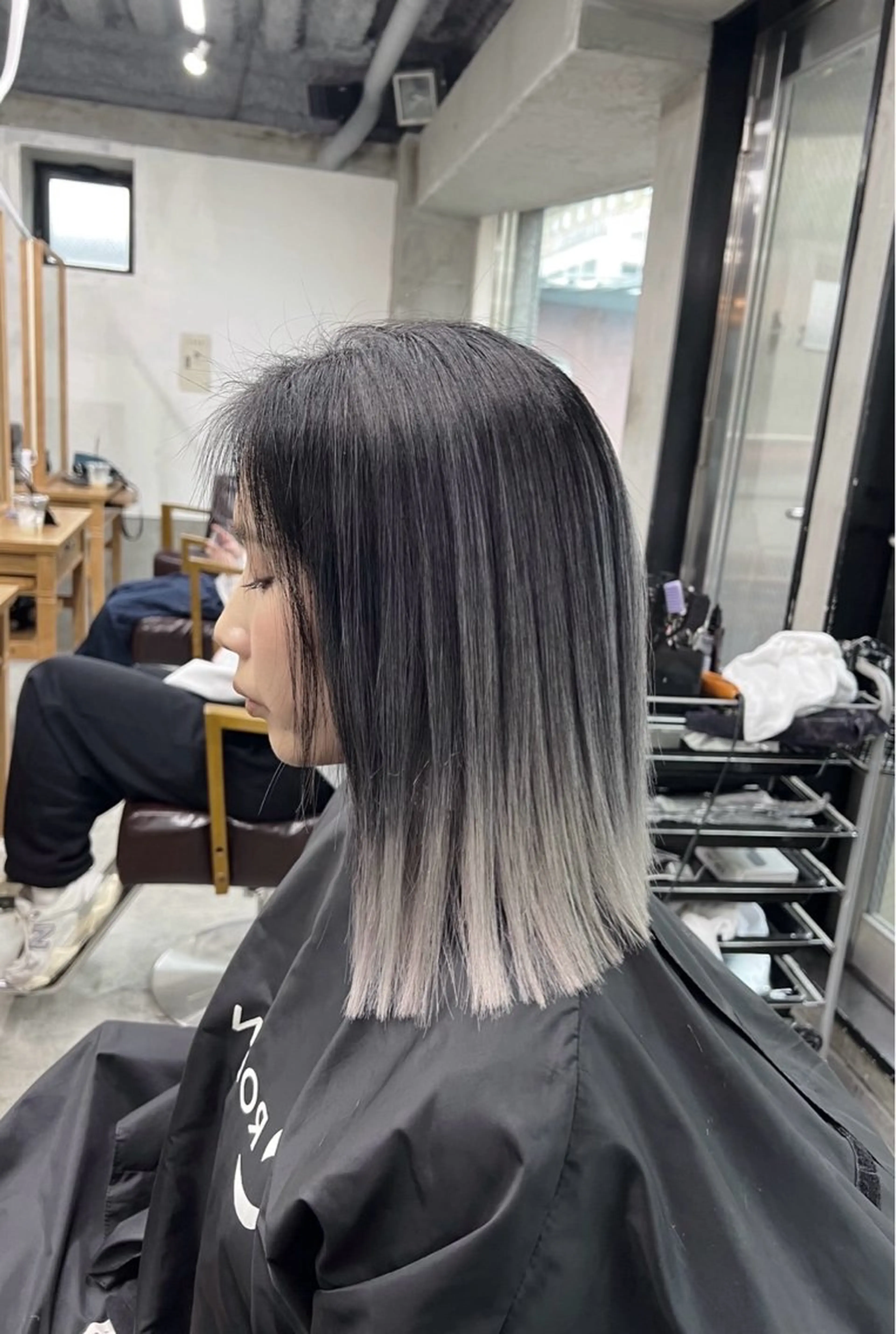 ショート カラー バレイヤージュ シルバー ホワイトシルバー レイヤーカット カット ヘアカラー トリートメント ROBIN所属・指名数No.1 /NAOYAのヘアスタイル