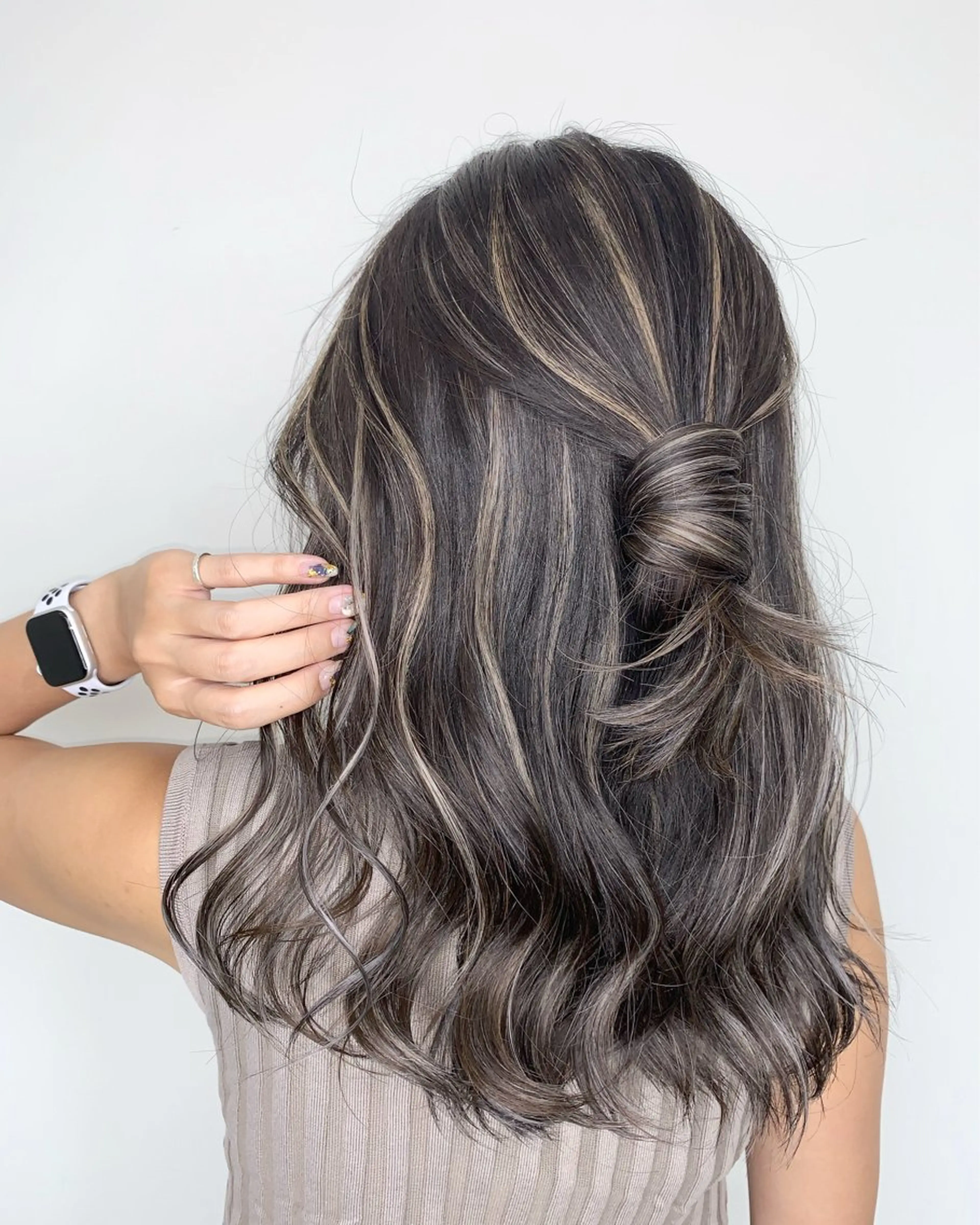 カラー ハイライトカラー ヘアカラー 服部 しおんのヘアスタイル