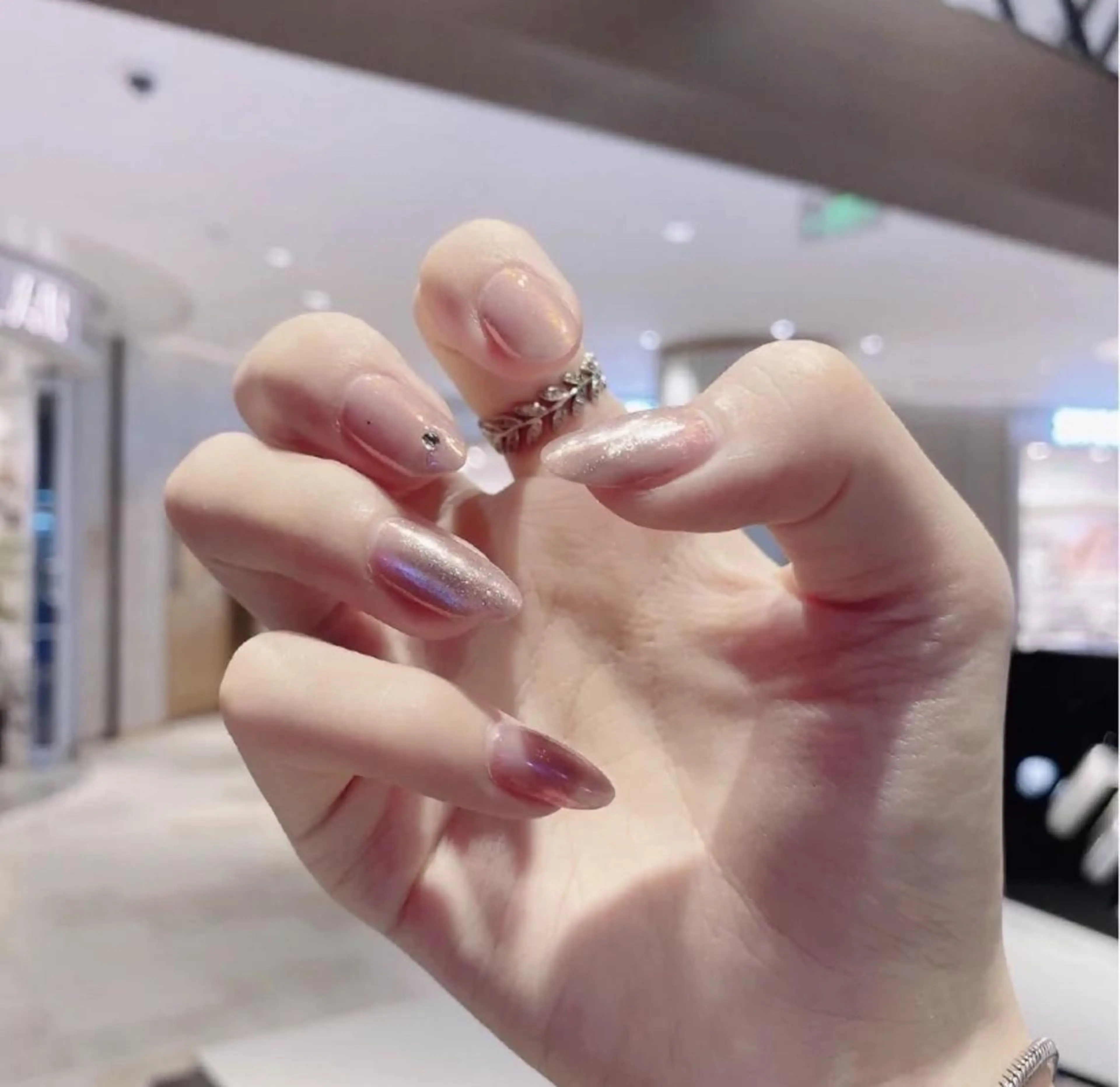 ネイル 🦋ネイルサロン ブラン🌈ゆりのネイルデザイン