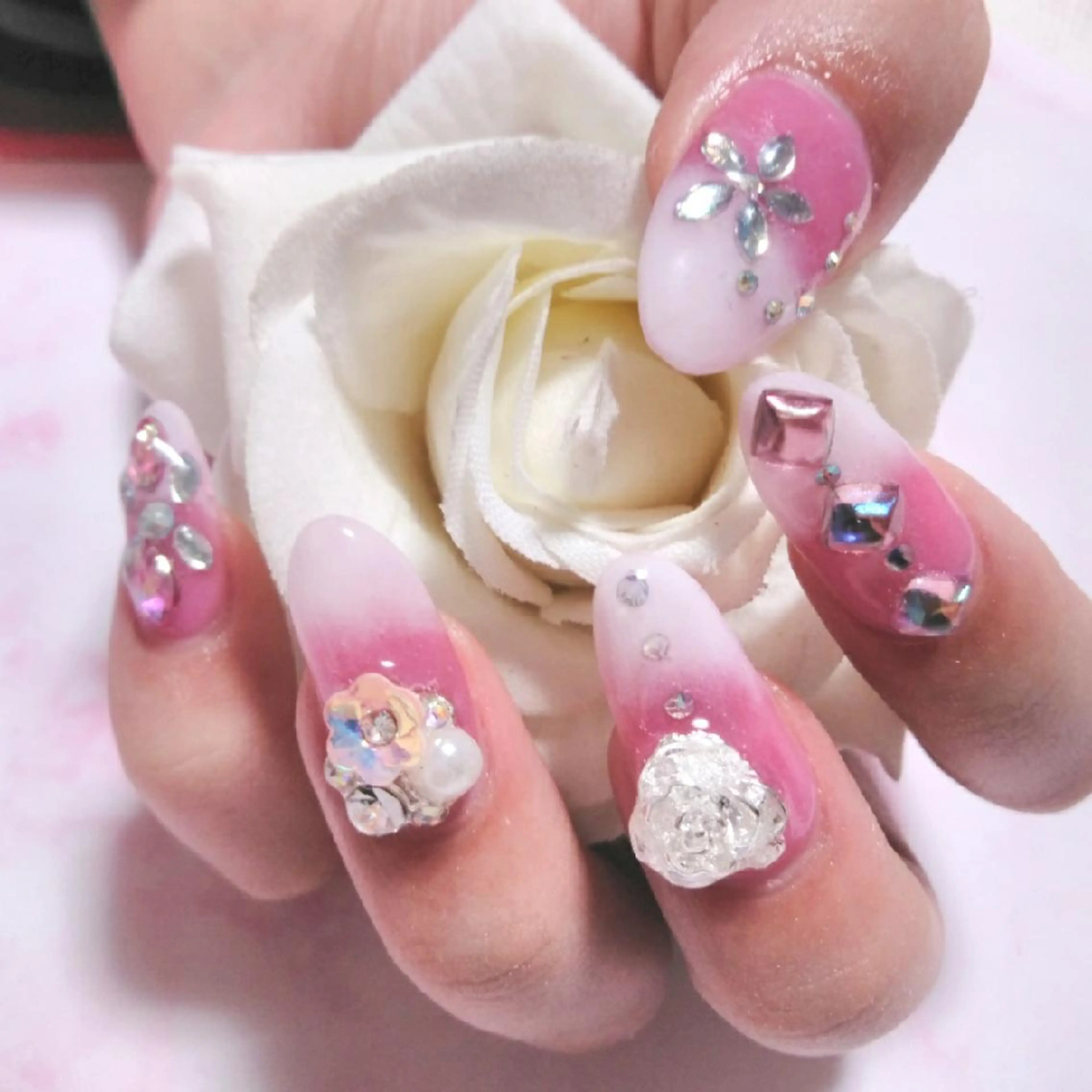 ネイル エステとネイル ローズコンフォートのネイルデザイン