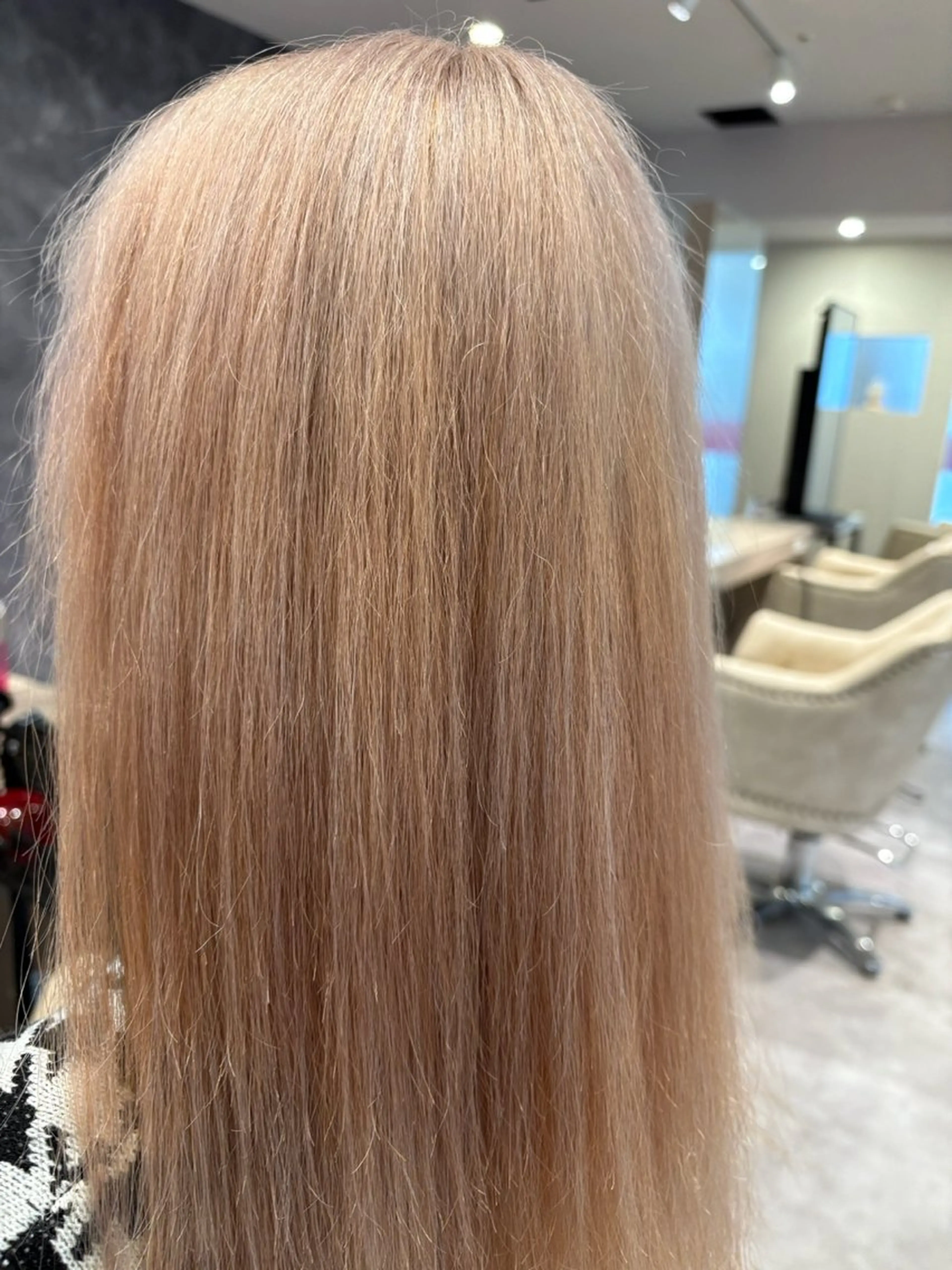 セミロング カラー 五ノ井 一世のヘアスタイル