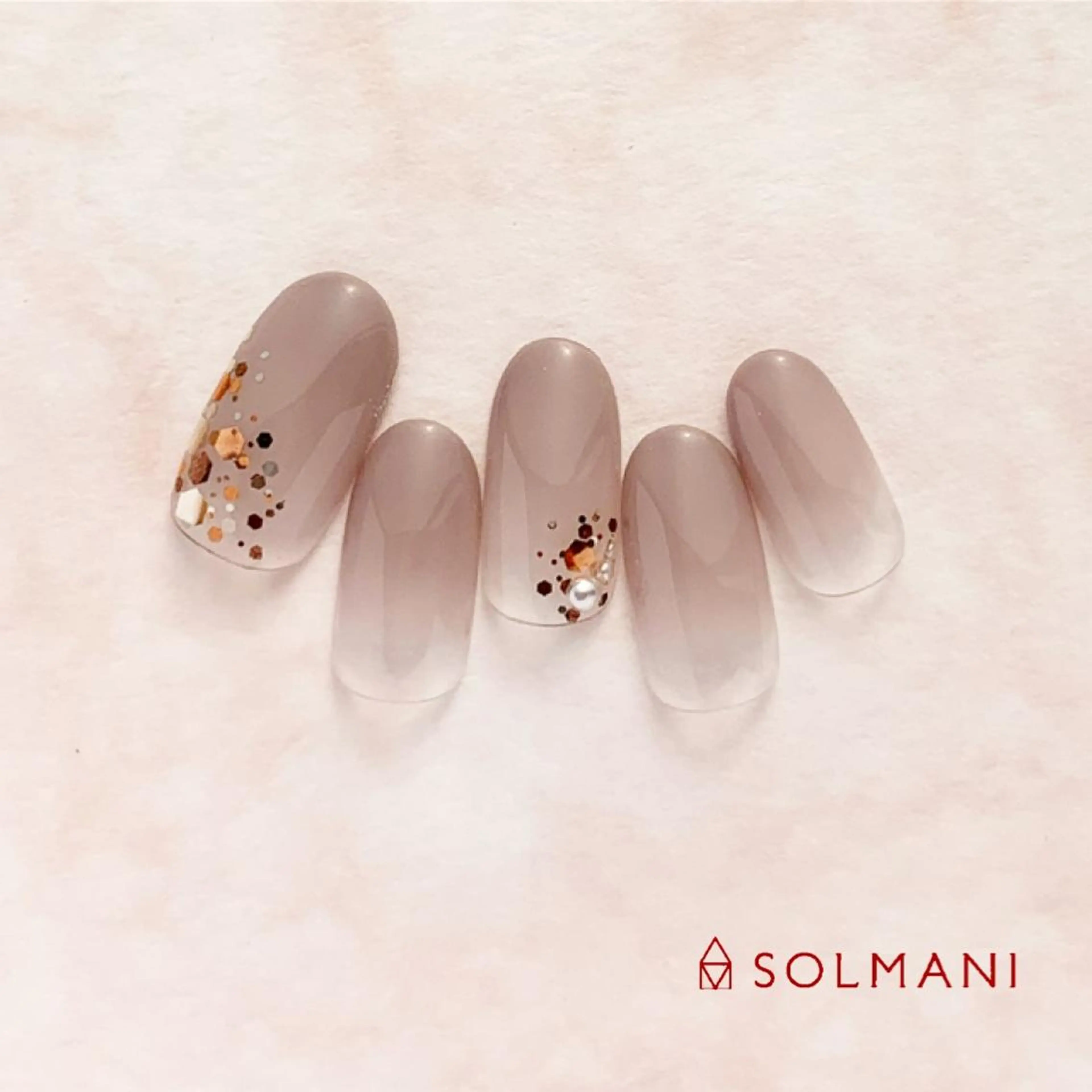 ネイル ホログラムネイル SOLMANI 予約担当のネイルデザイン