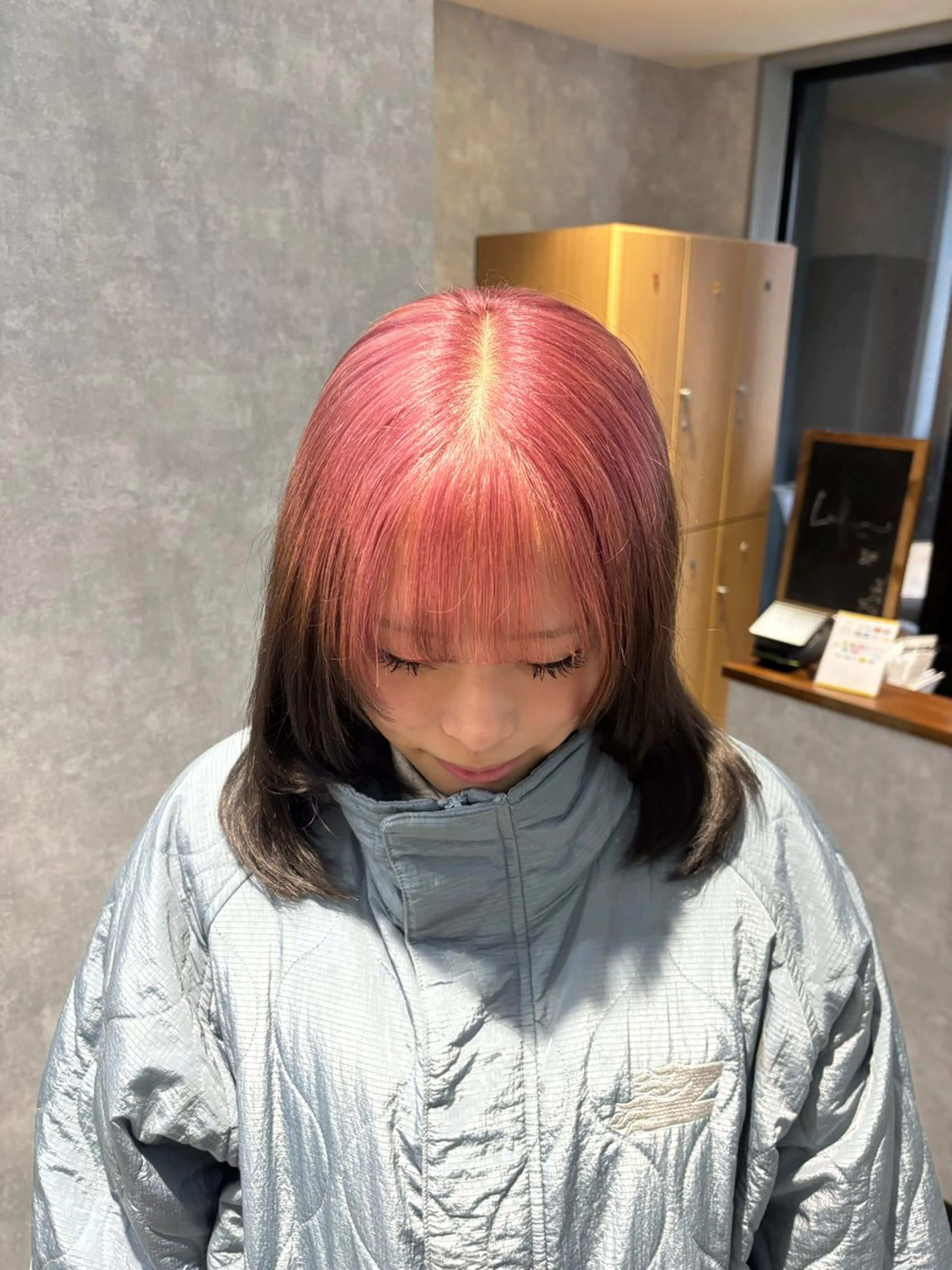 ミディアム カット ヘアカラー トリートメント 🌐NATSUMI 🌐【寒色カラー】のヘアスタイル