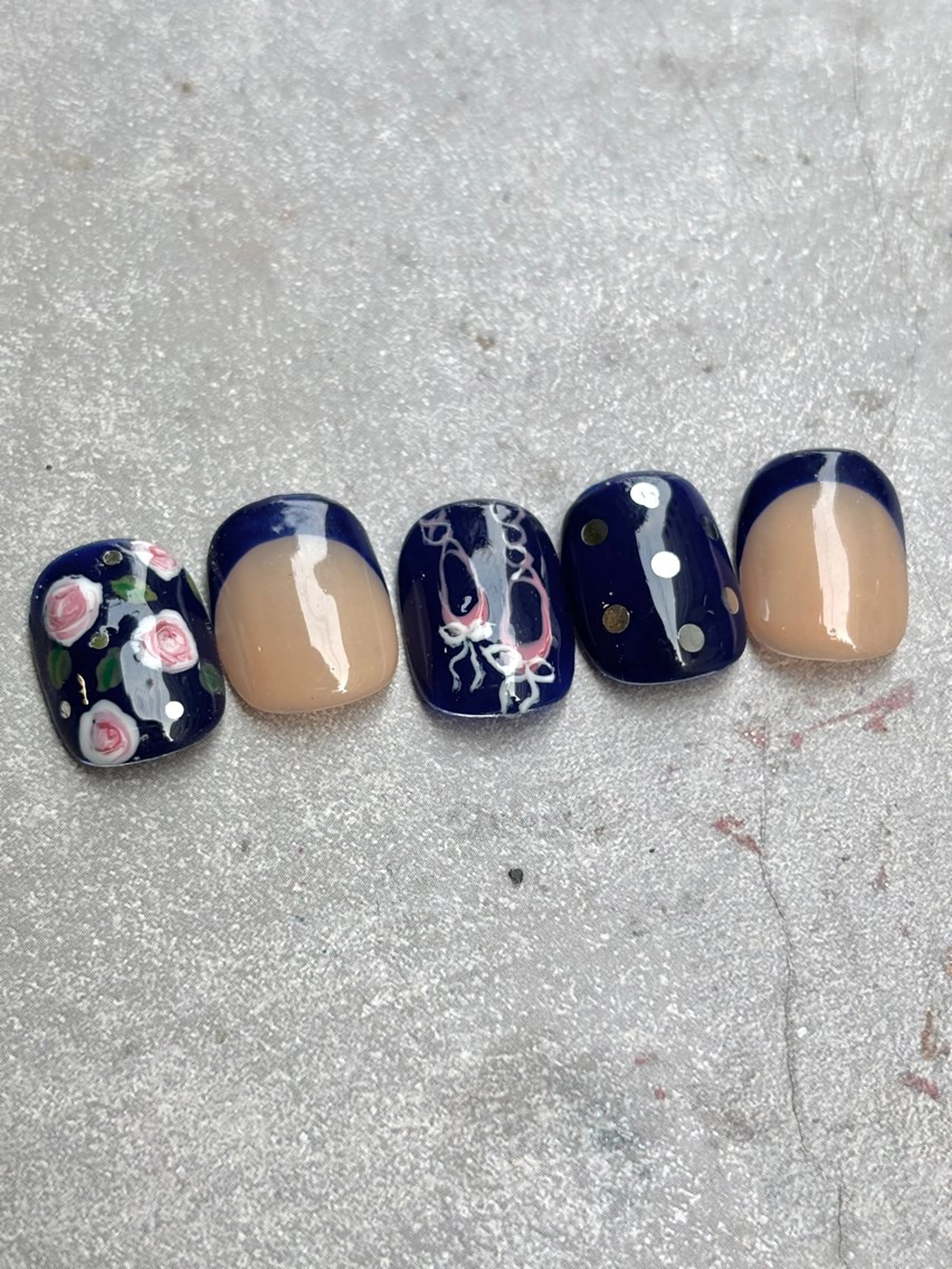 ネイル ガーリー ハンドネイル Seis Hinakoのネイルデザイン