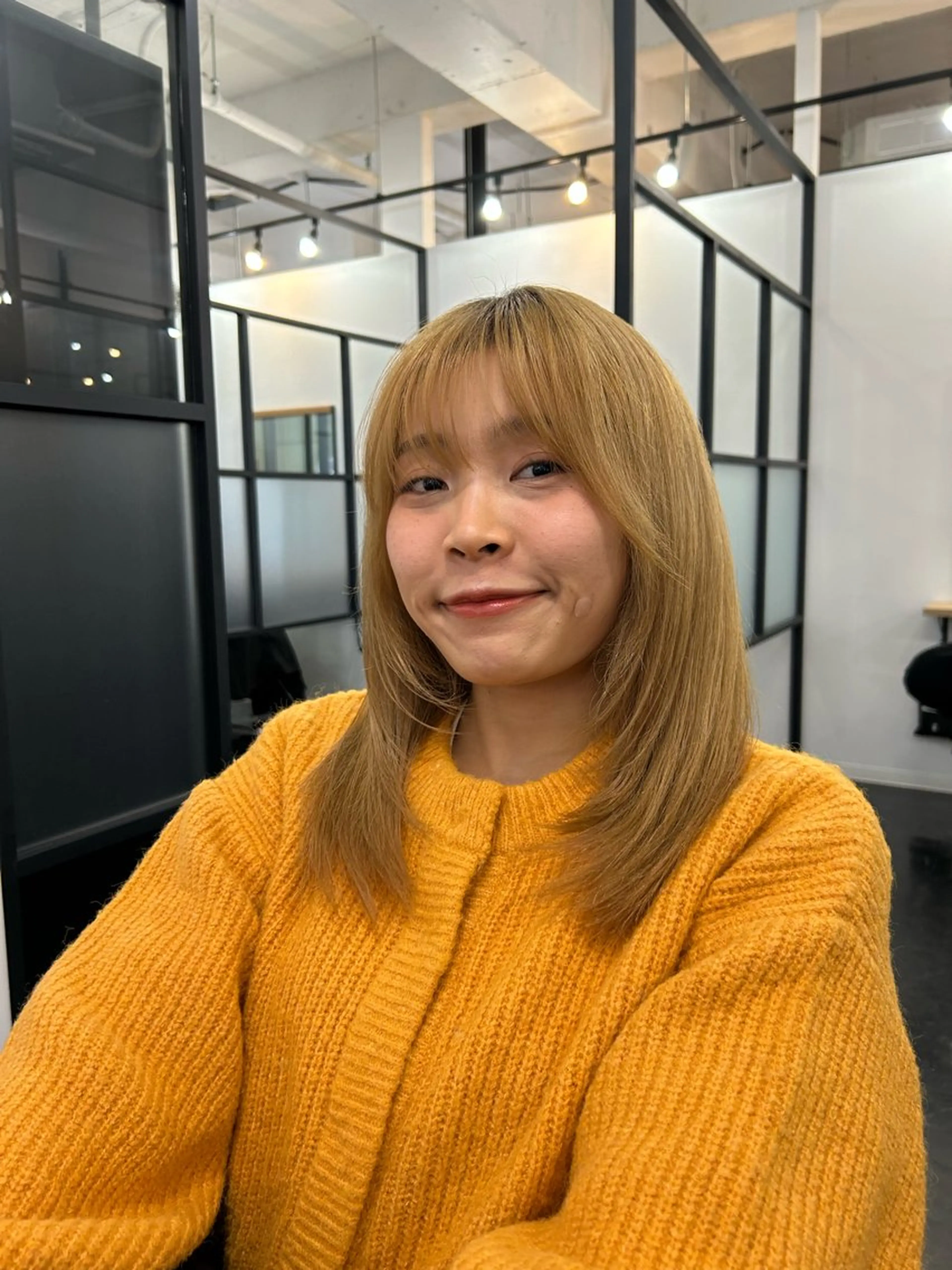 ミディアム 顔まわりレイヤー 顔周りカット レイヤーカット ワンホンレイヤー THE ESCALA 町田所属・町田縮毛矯正/ 髪質改善/美髪特化のヘアスタイル