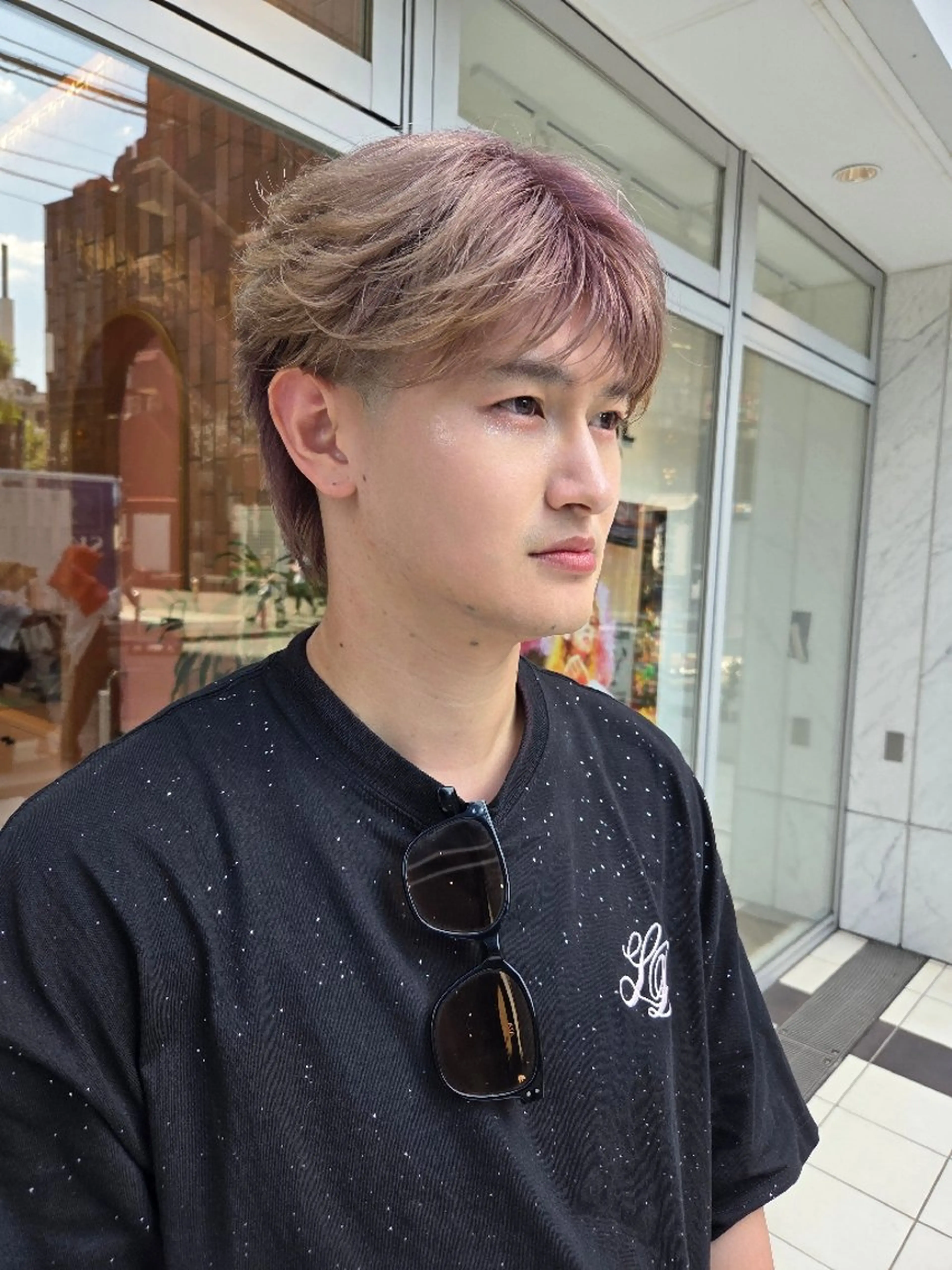 メンズ カラー ベージュカラー グラデーションカラー ピンクカラー ピンクベージュ ヘアカラー トリートメント メンズ ヘアメイク  ハイトーン キャロのヘアスタイル