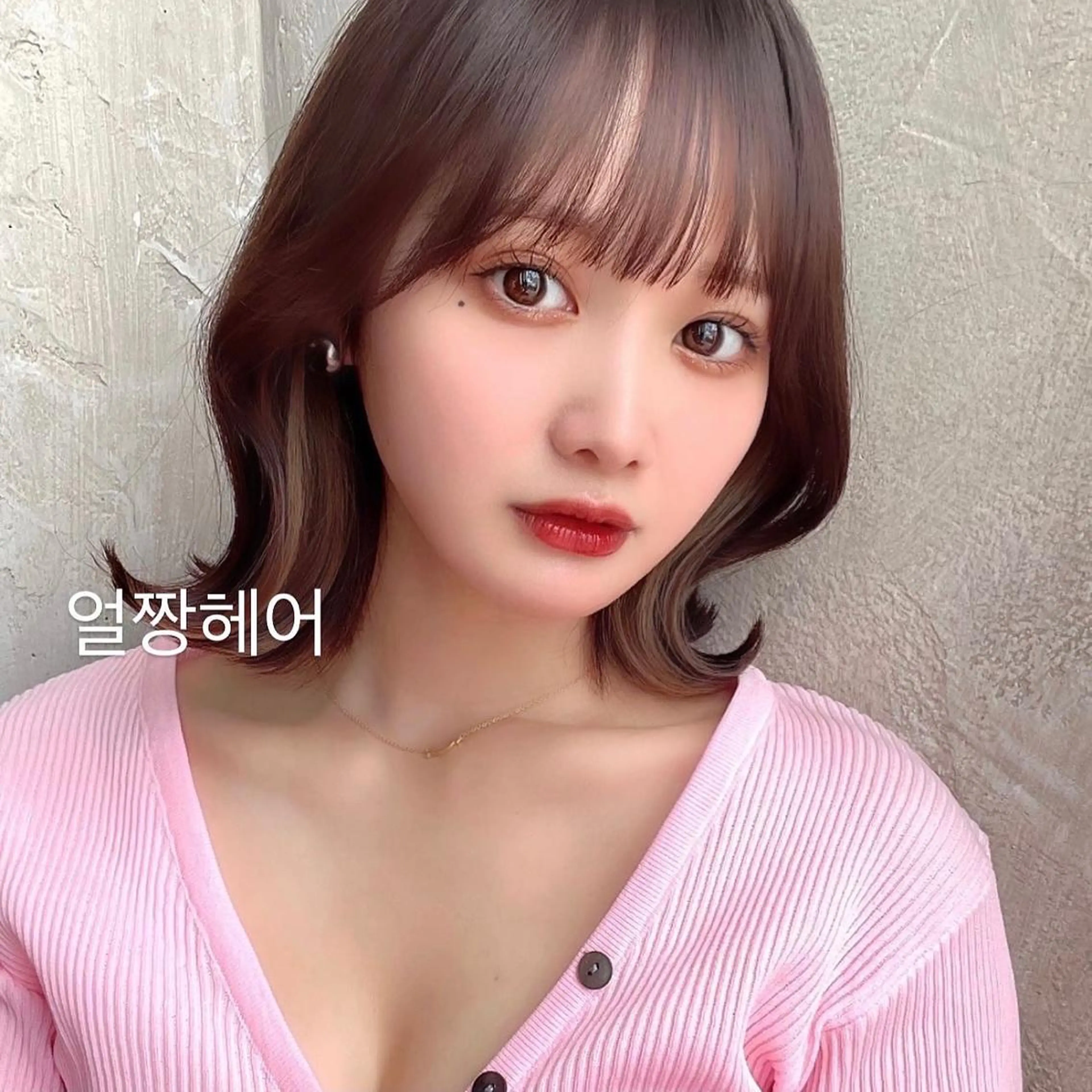 ミディアム カラー パーマ ヘアアレンジ イヤリングカラー イルミナカラー ボブ くびれヘア 顔周りカット 日本一の小顔カット/ ボブ/顔周り/韓国のヘアスタイル