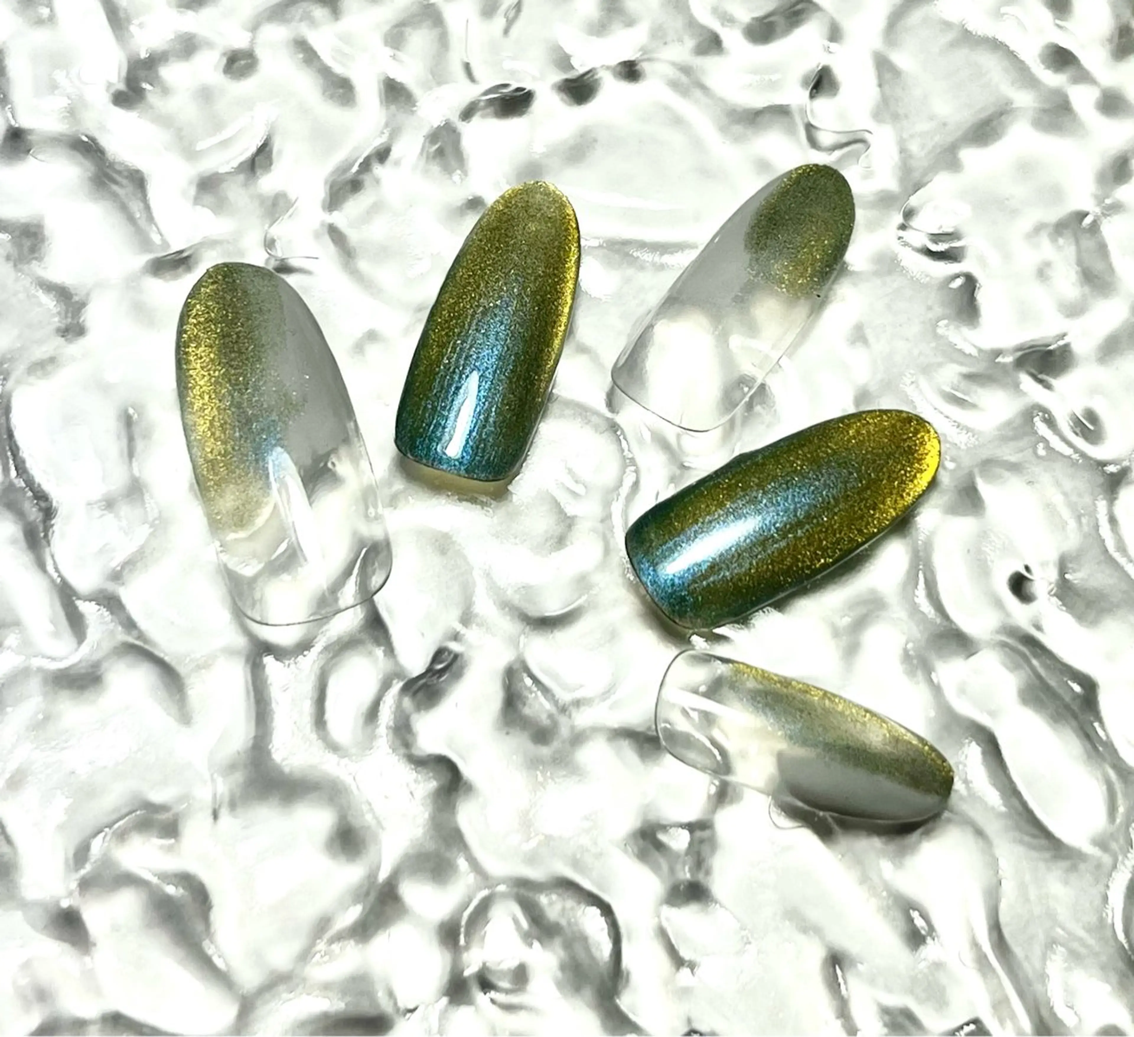 ネイル マグネットネイル ニュアンスネイル ルル ソレイユのネイルデザイン