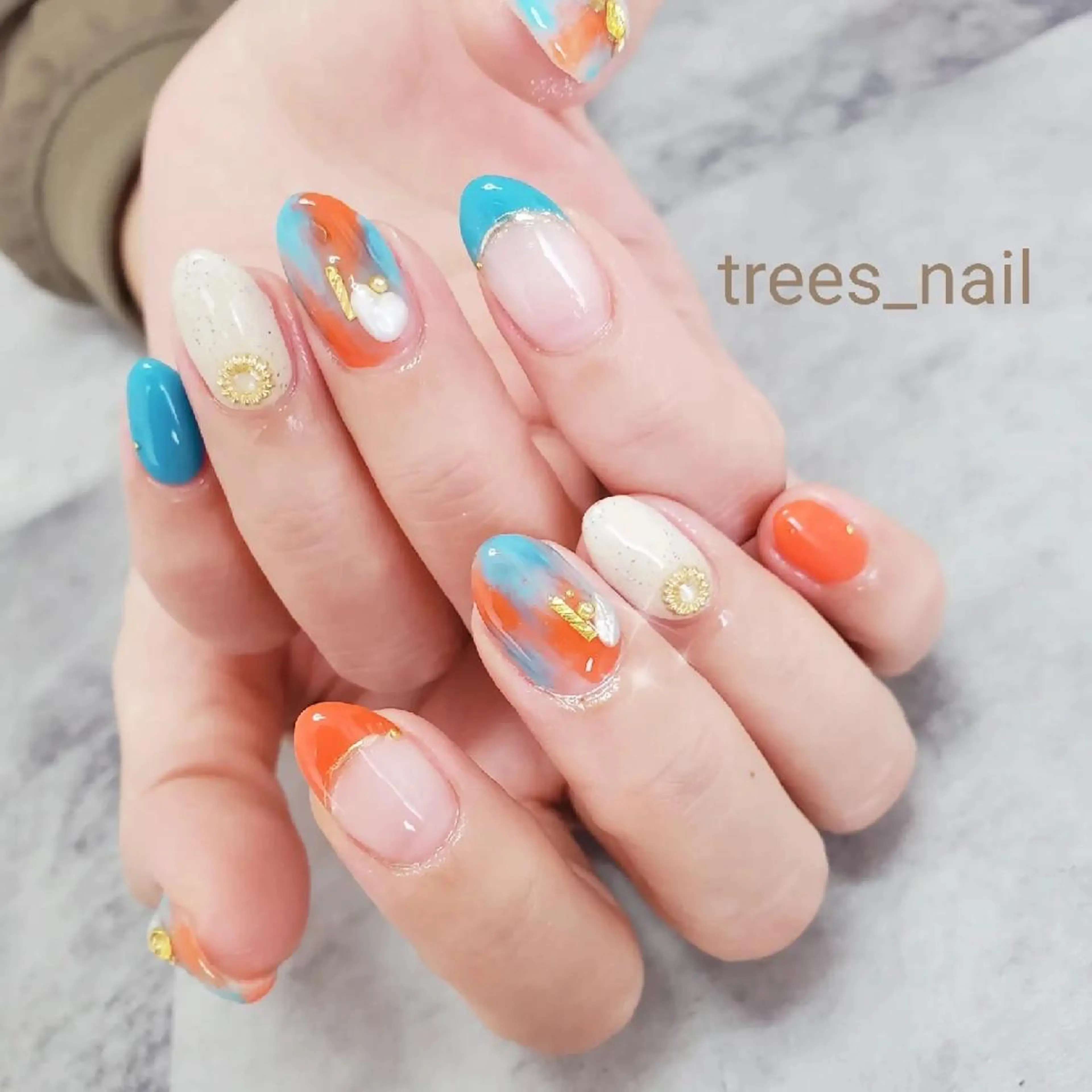 ネイル ブルー グリーン ニュアンスネイル オレンジ 夏ネイル trees_ nailのネイルデザイン